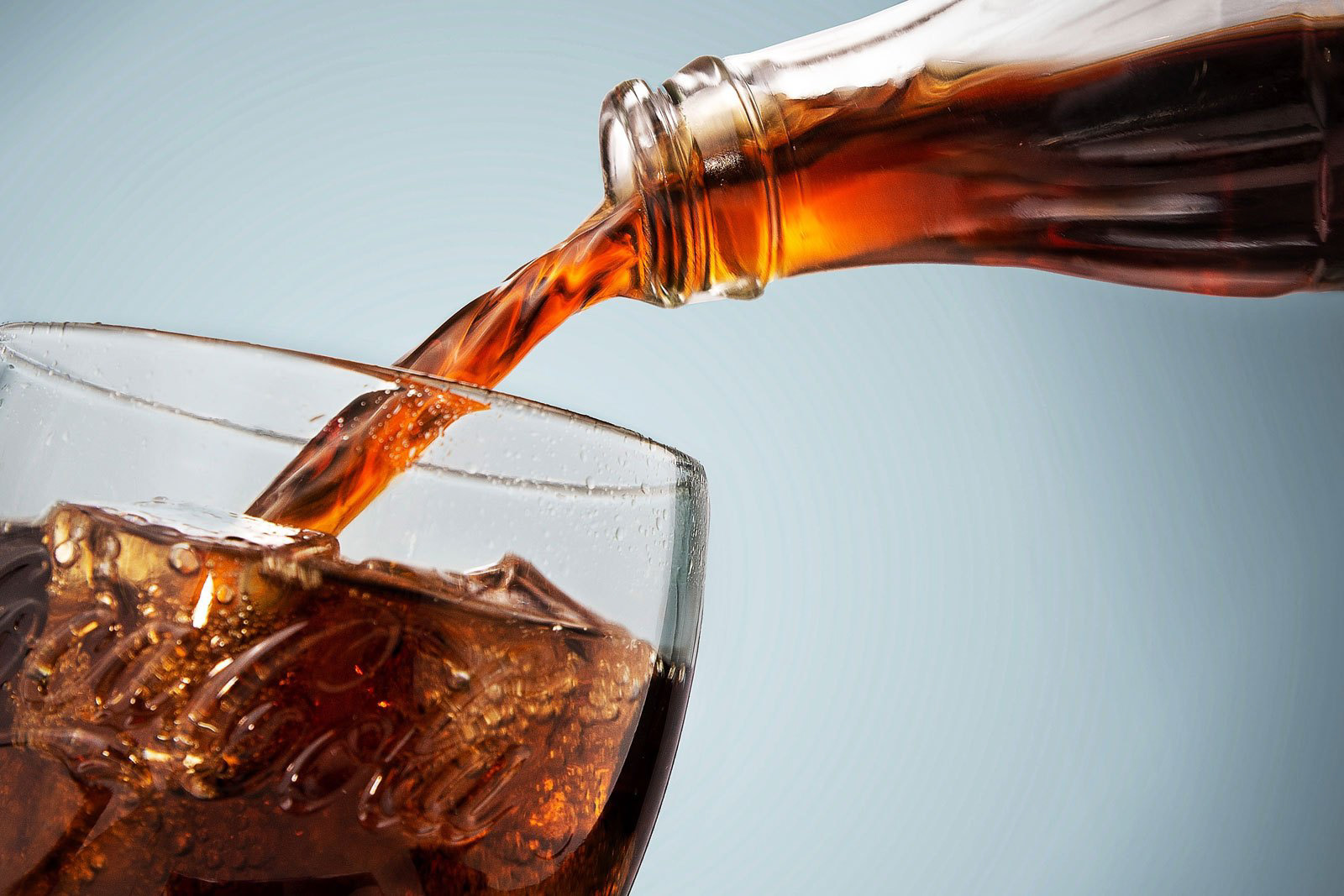 drinks pour product photography