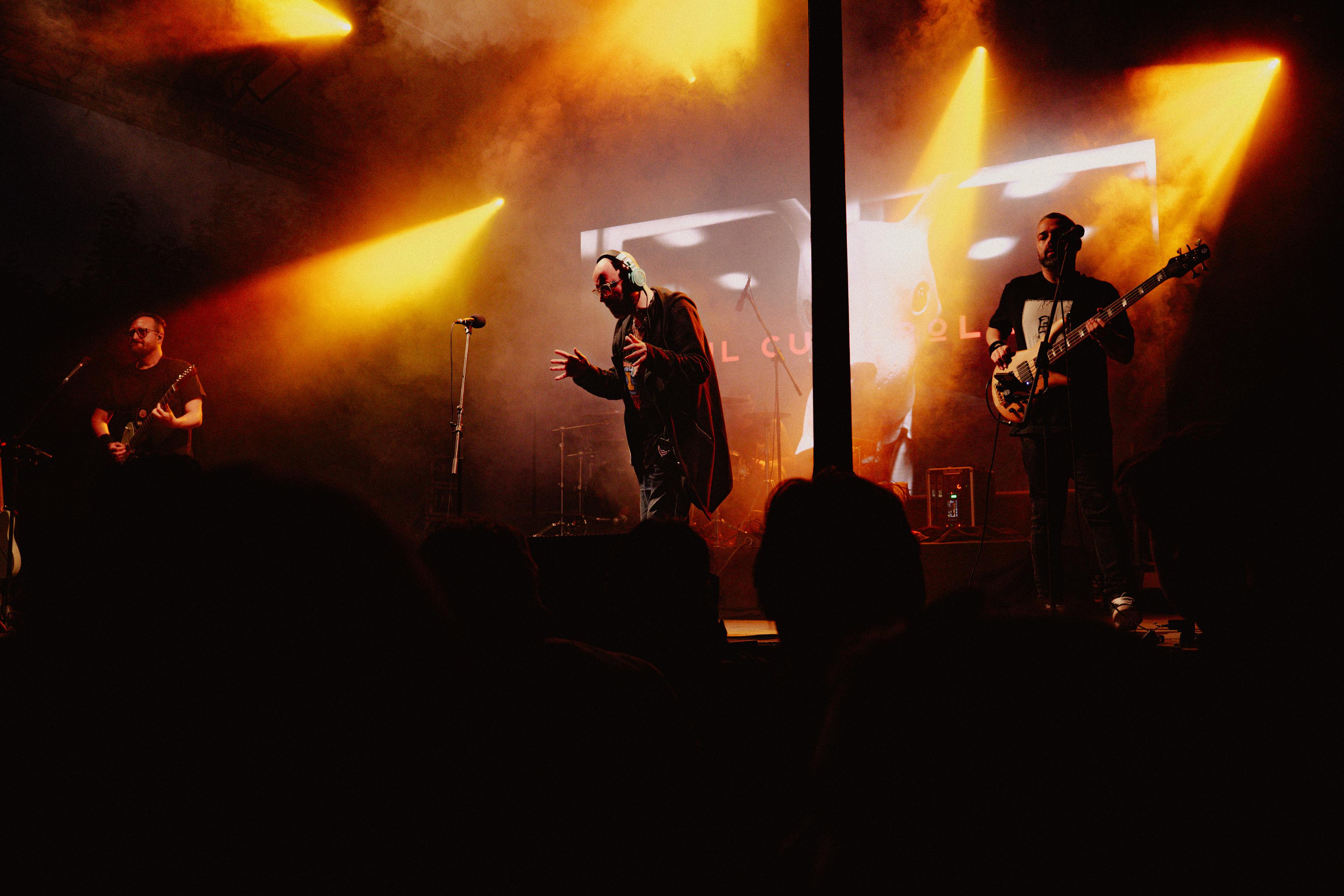 Live event concert photography showing all members of Omul cu Șobolani interacting closely with the crowd, creating an intimate atmosphere.