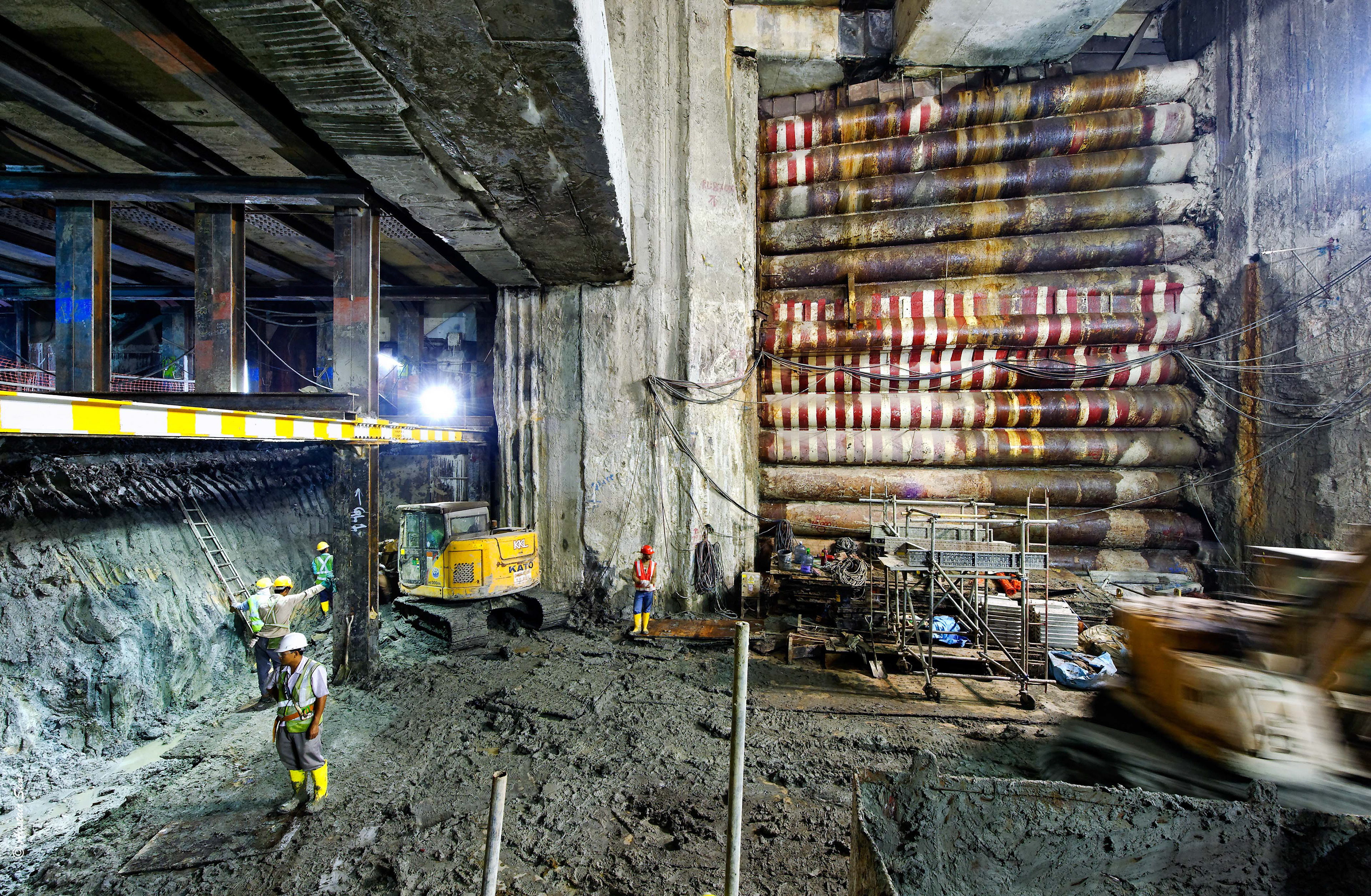 The large gallery before going under the existing Bugis Station