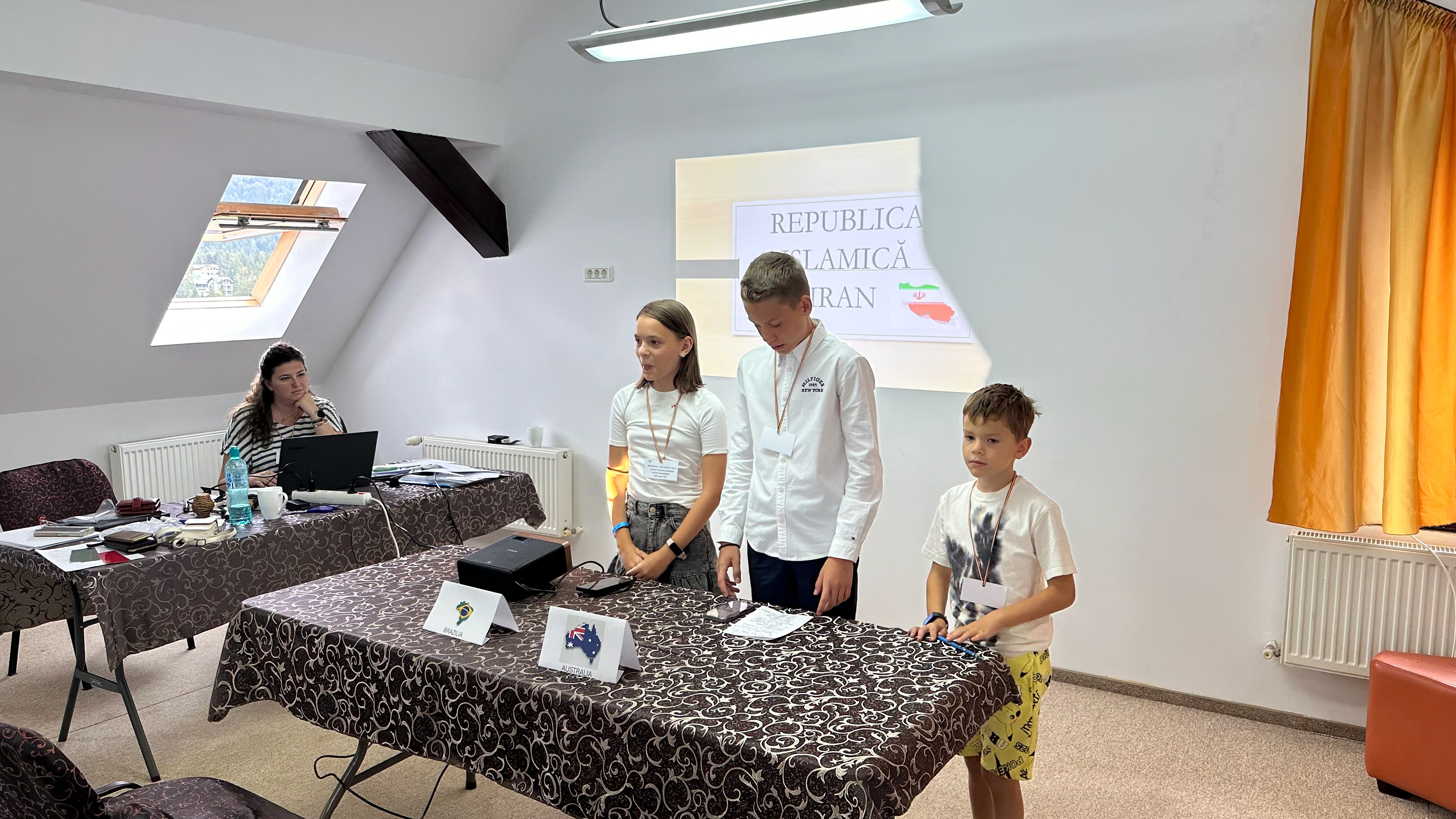 TRAINING ELEVI GIMNAZIU SI PRIMAR