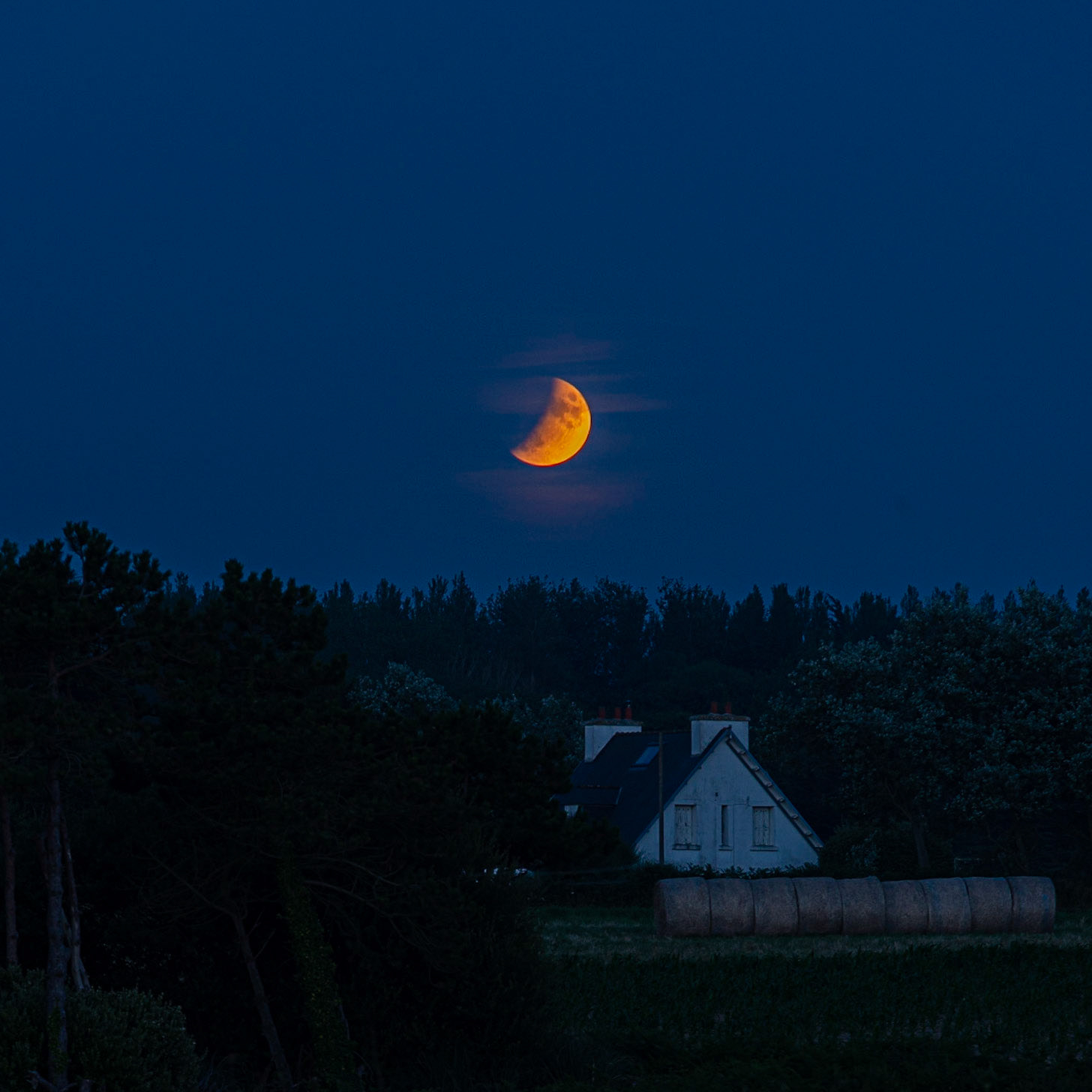 Eclipse partielle de lune en baie deMorlaix