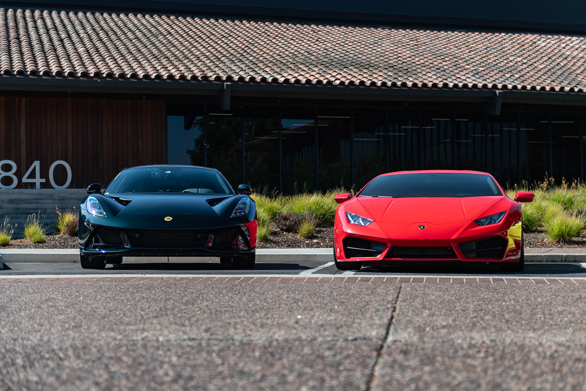 Lotus Emira, Lamborghini Huracán
