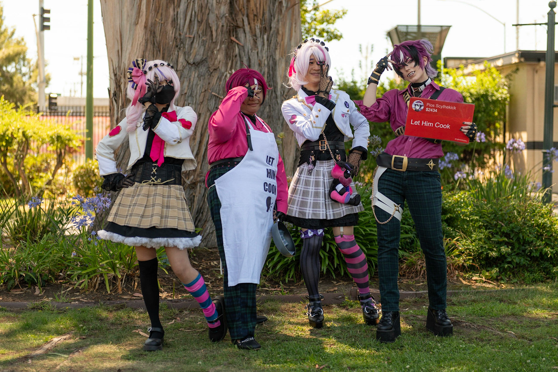 VTubers cosplayers at Anime Impulse