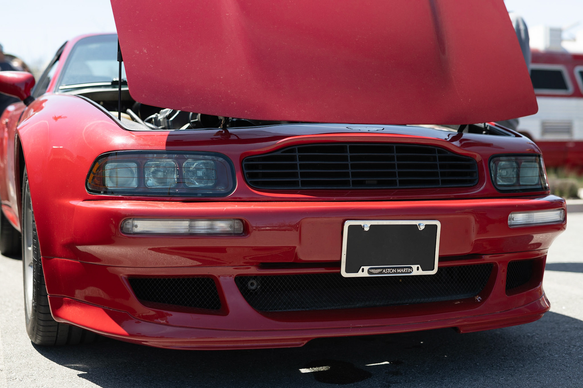 Aston Martin V550 Vantage