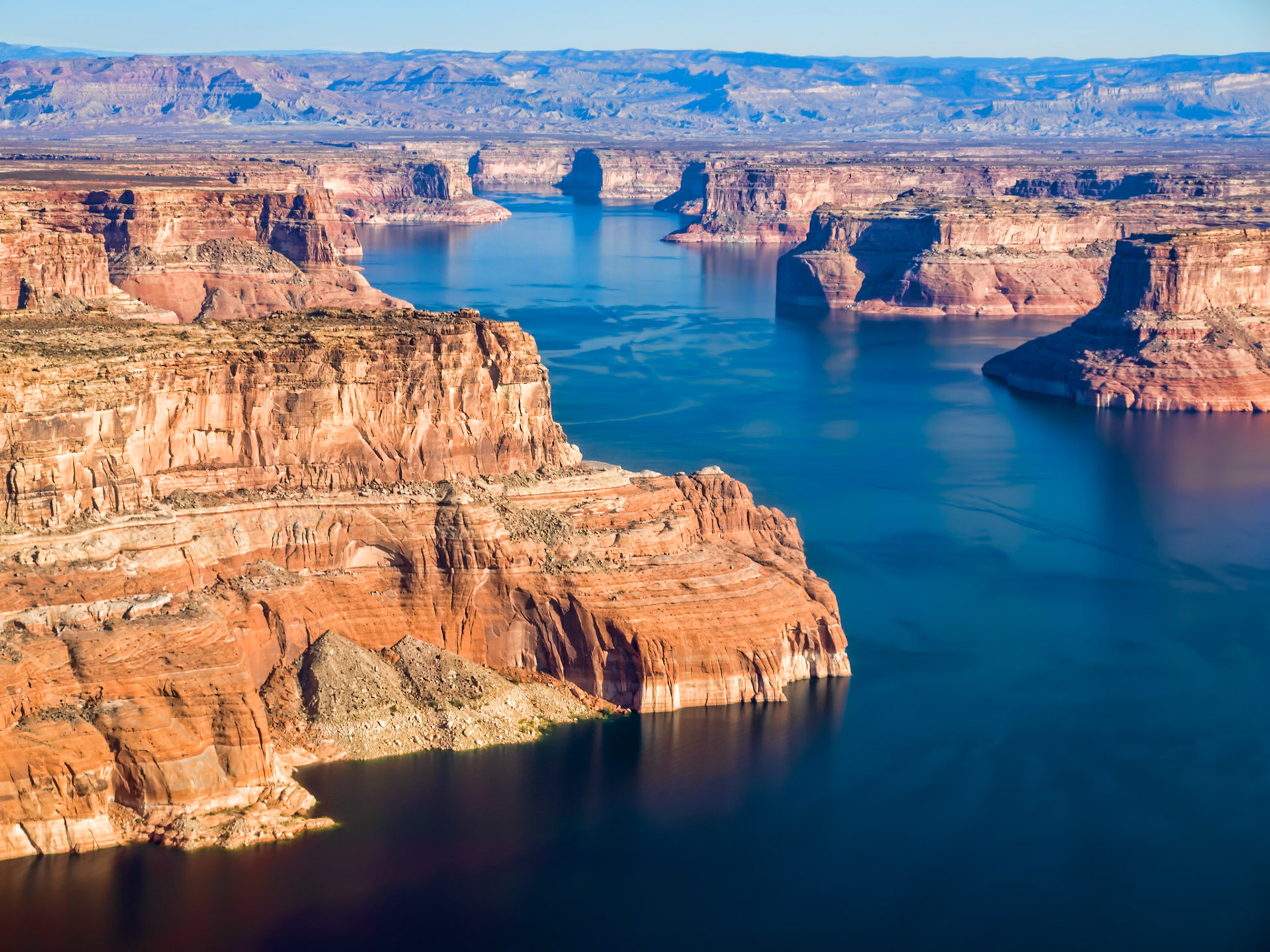Long canyon du lac Powell vu du ciel en Arizona aux Etats-Unis