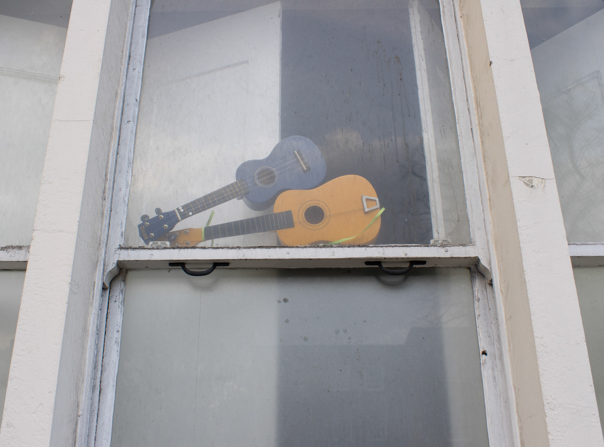 Guitars Spooning
