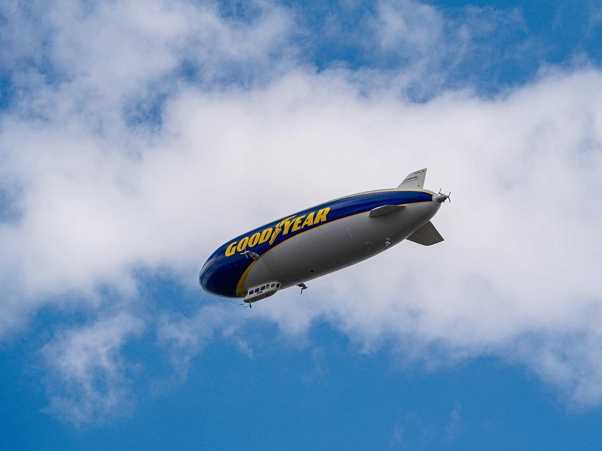 The GoodYear "Blimp" - Le Mans