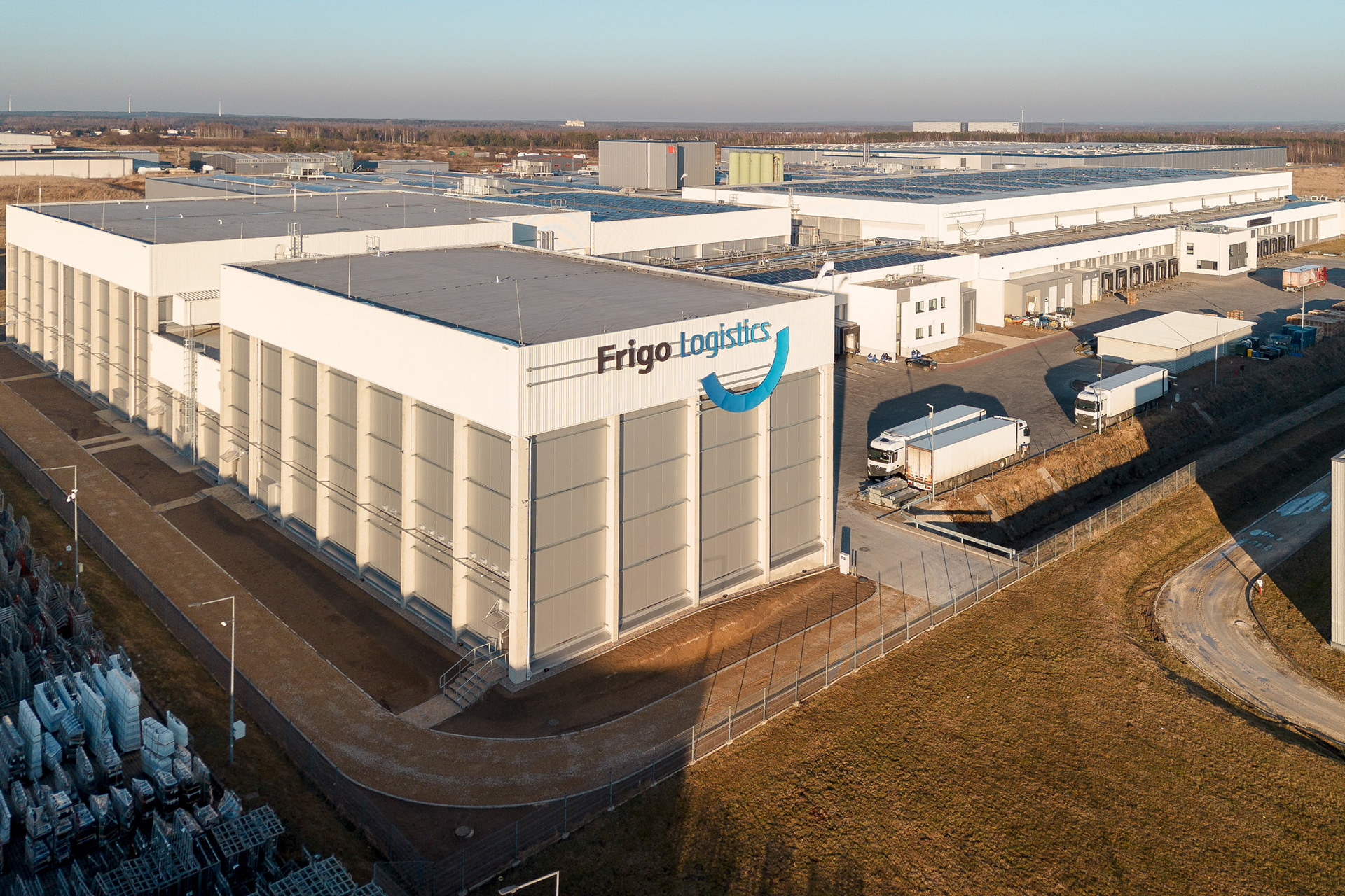Fotografia z drona obiektów przemysłów Frigo Logistic Radomsko / Łódzkie