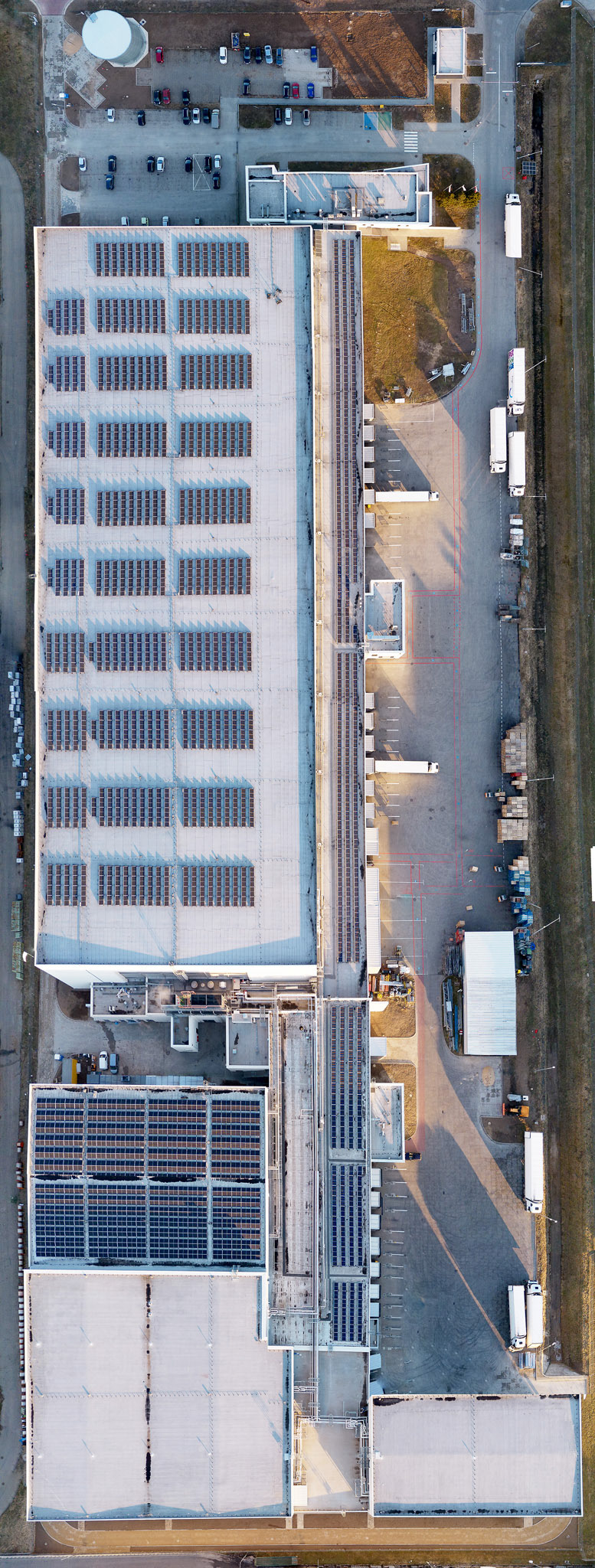 Fotografia z drona obiektów przemysłów Frigo Logistic Radomsko / Łódzkie