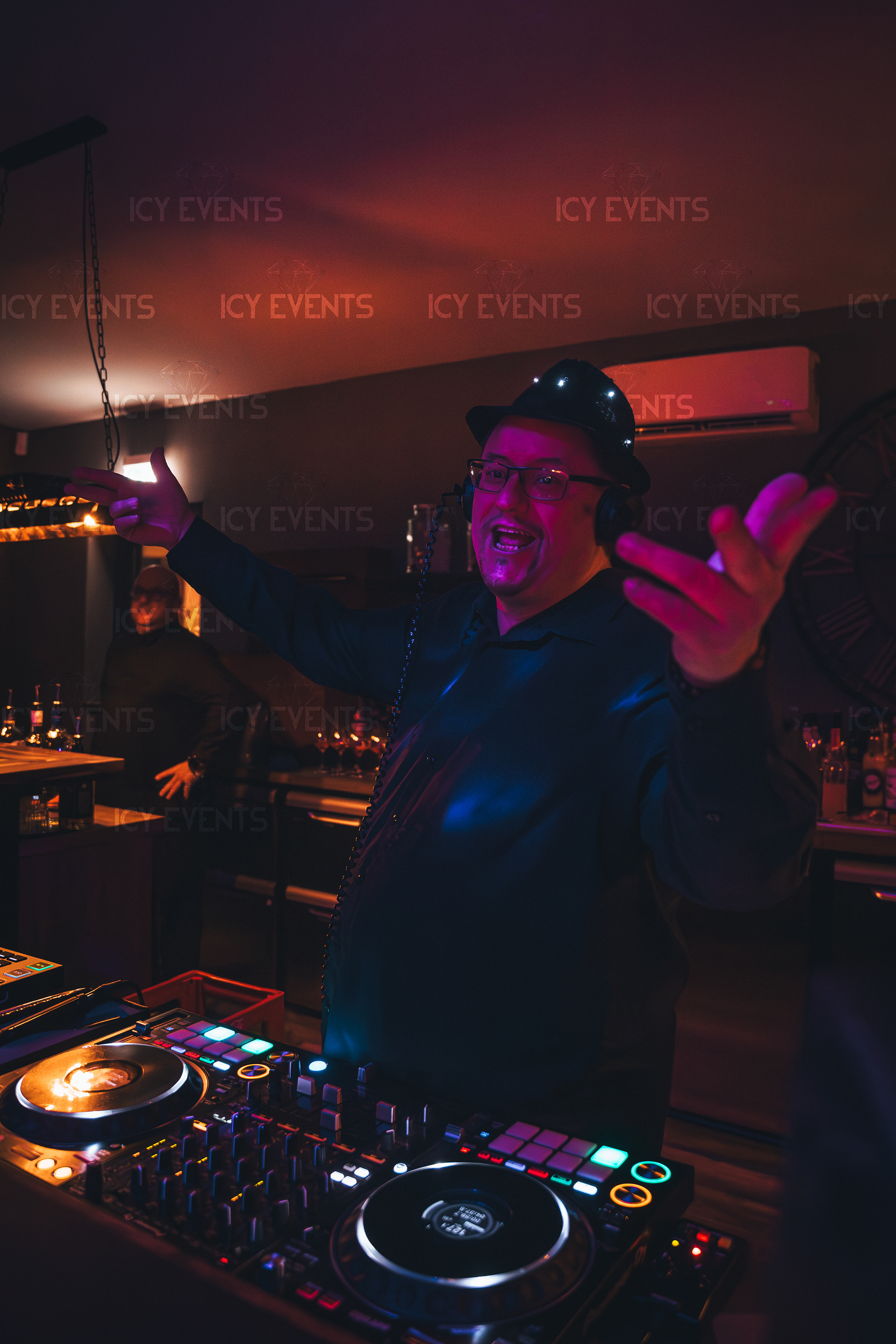 DJ
