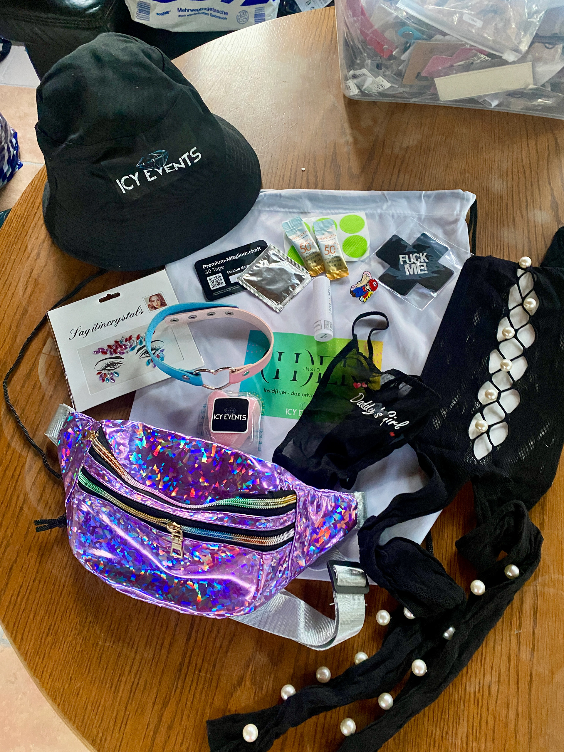 festival bag Inhalt