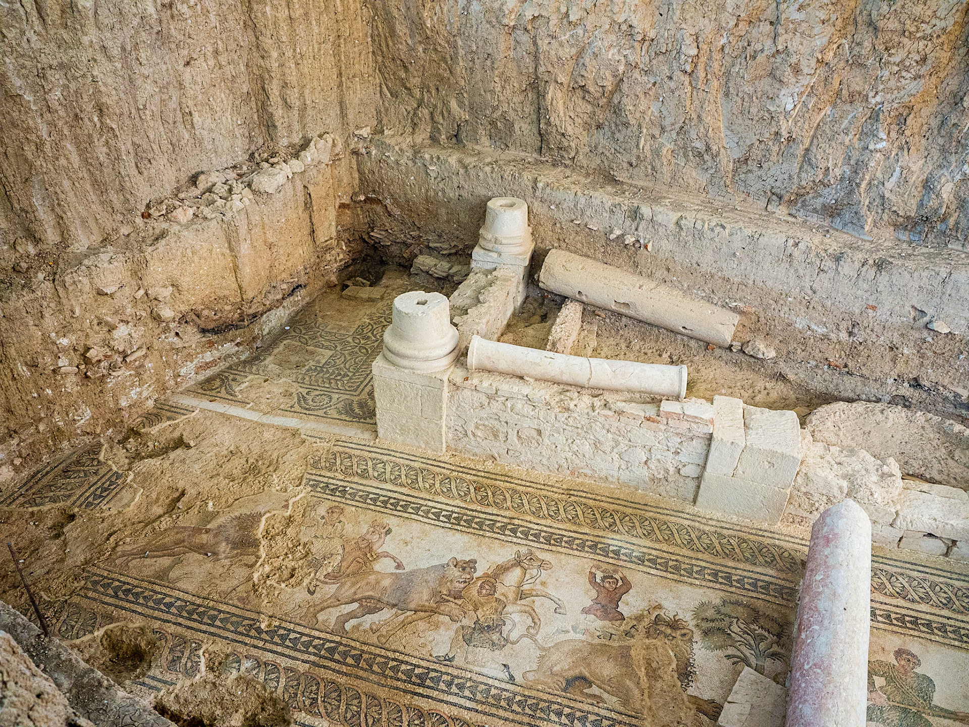 Pasillo occidental. Detalle del peristilo