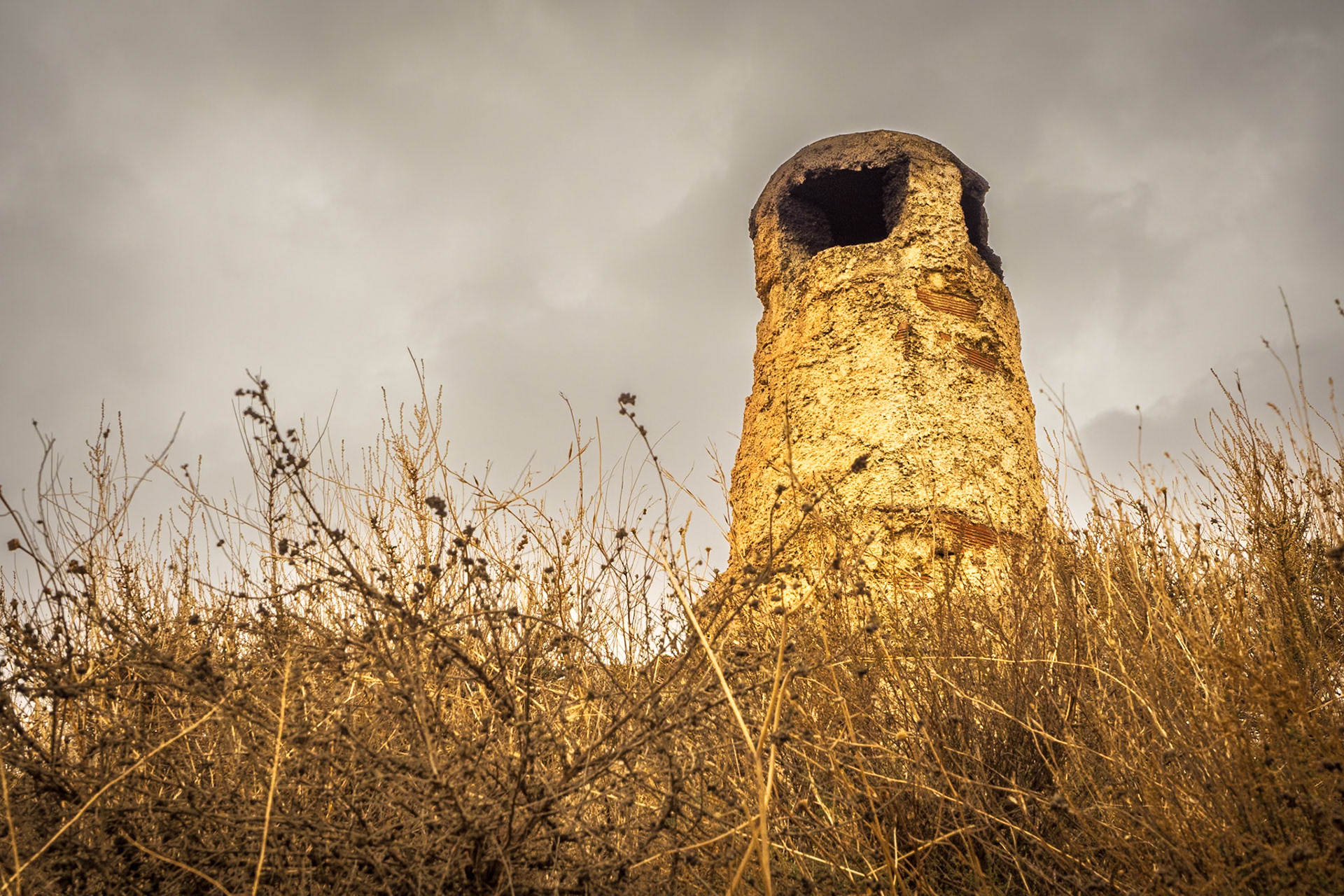 Chimenea de una cueva. Guadix