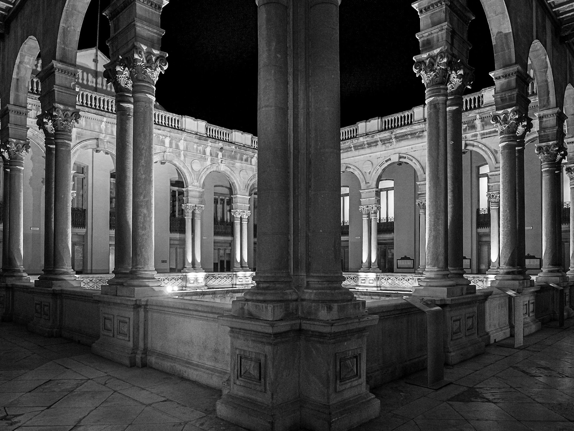 Jaén. Audiencia Provincial. Conferencia Eslava Galán y Posteguillo.