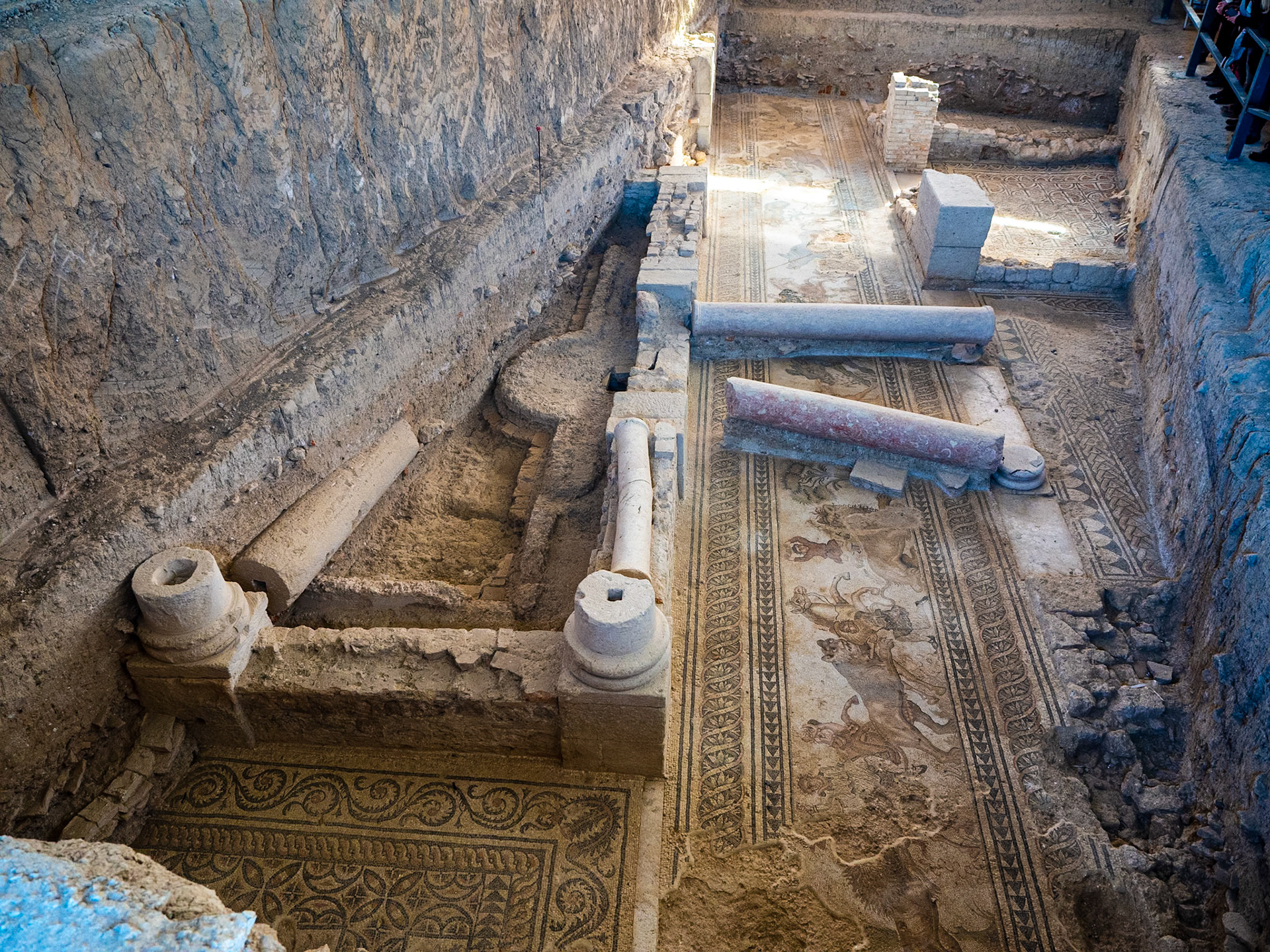 Muros del peristilo y pasillo occidental