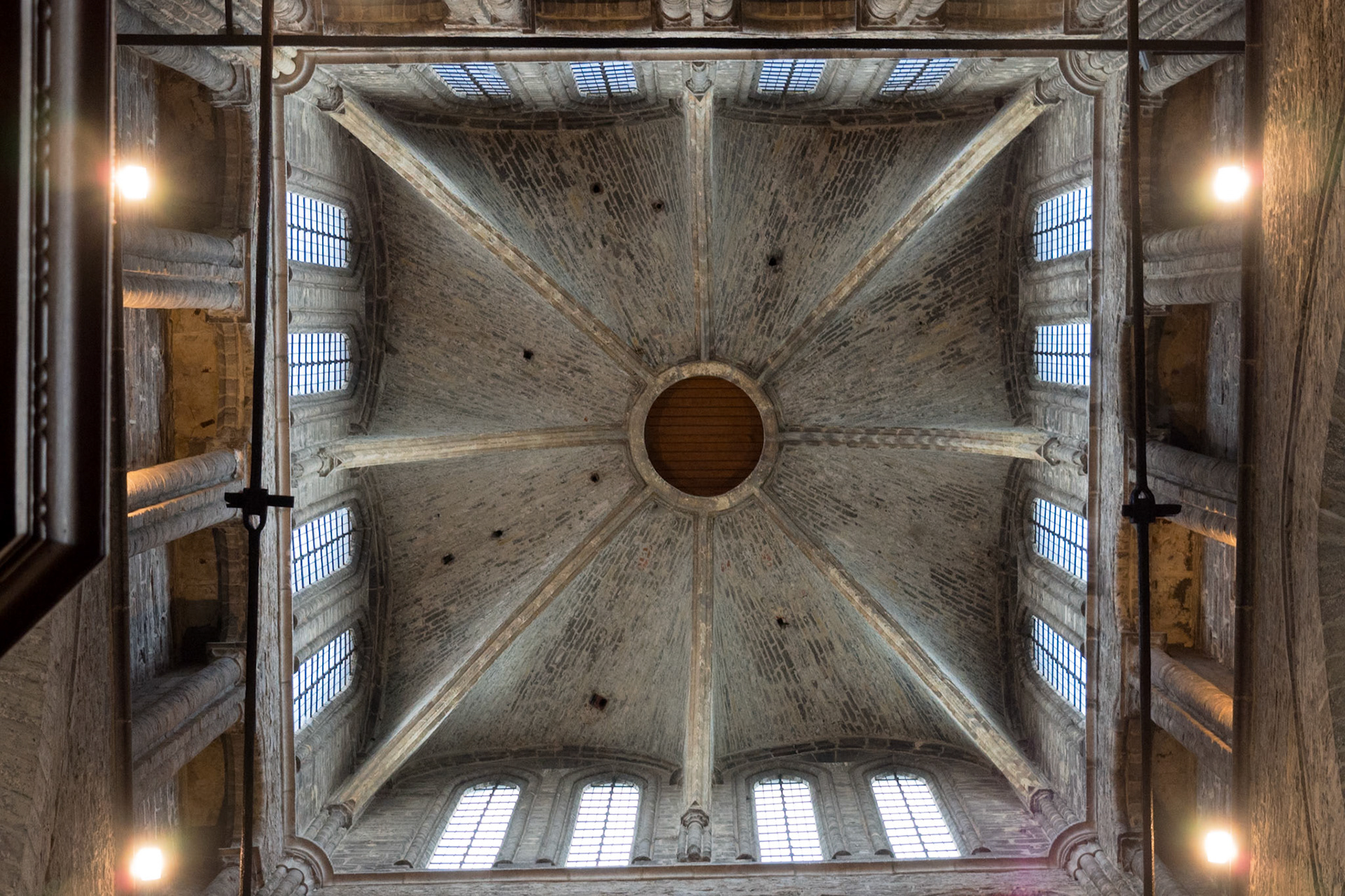 Interior de la torre de San Nicolás. Gante