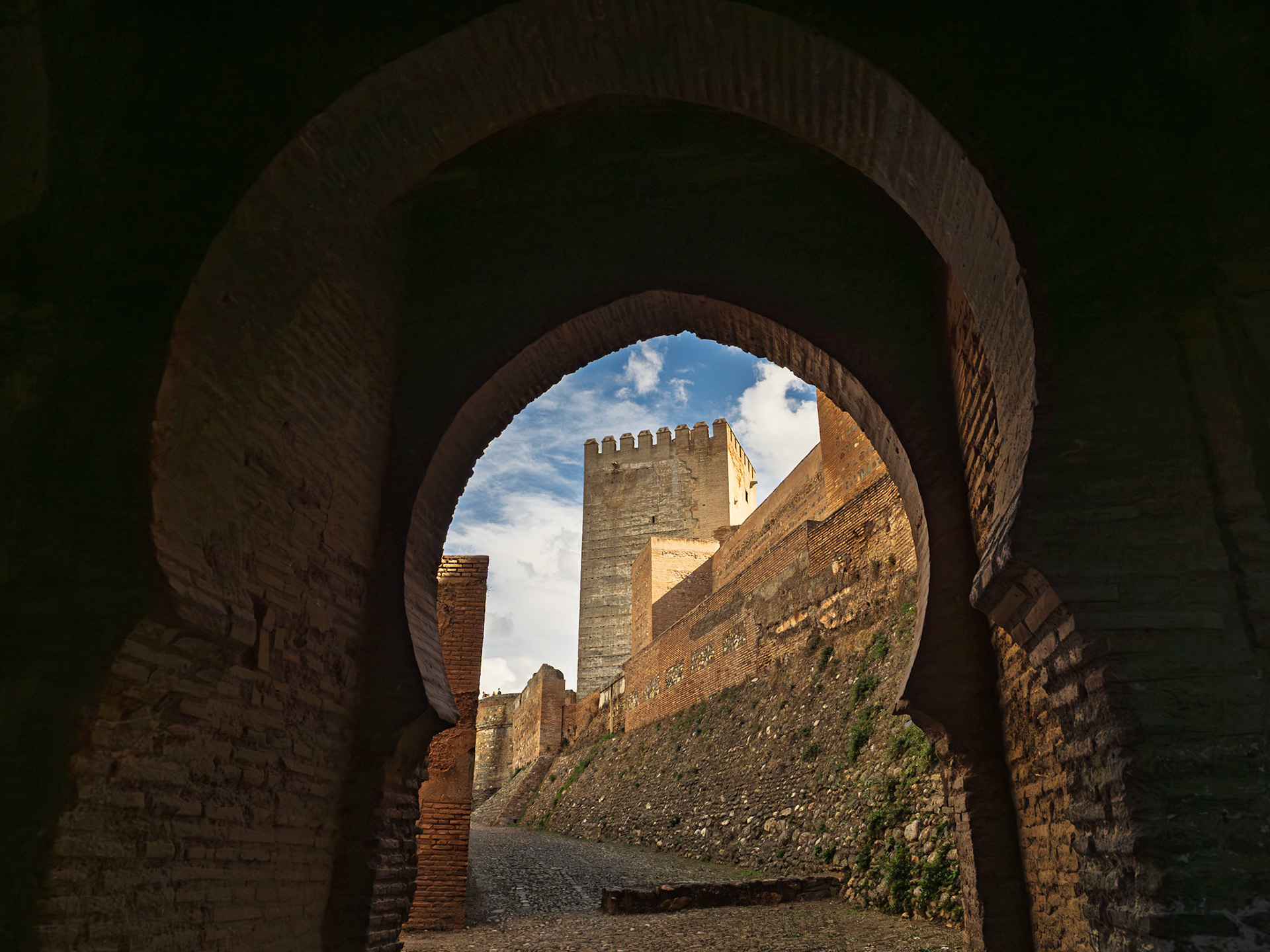 Torre del Homenaje desde la Puerta de las Armas