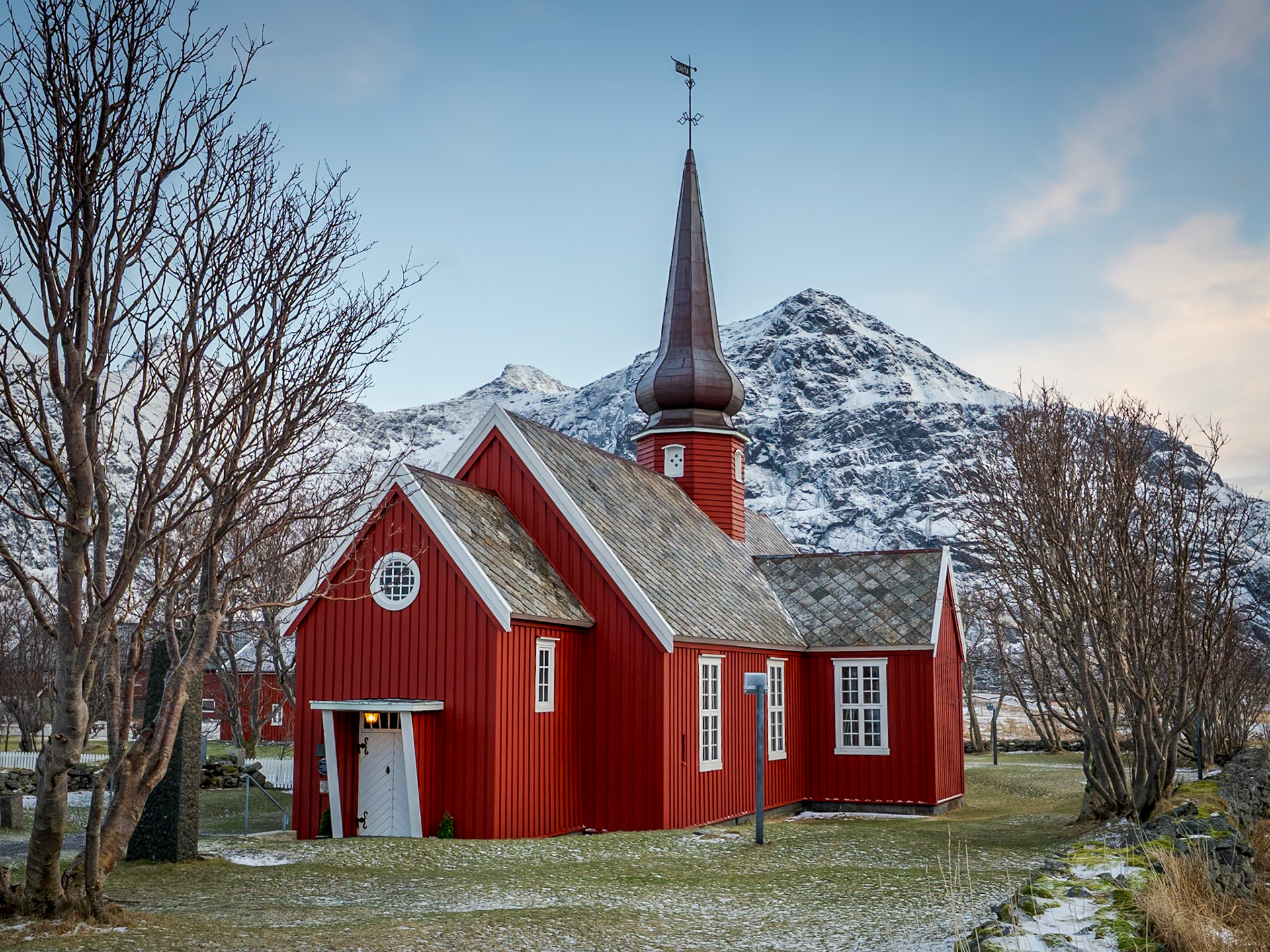 Flakstad Kirke