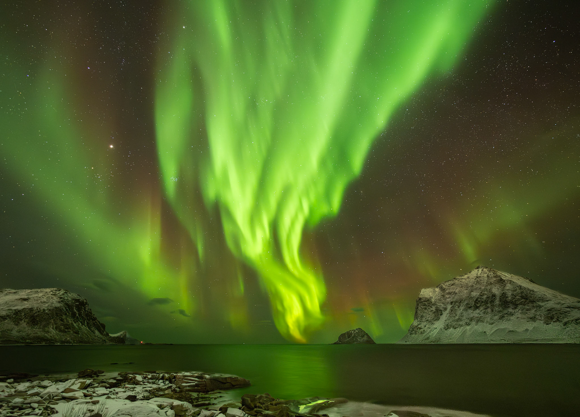 Auroras en la playa de Vik