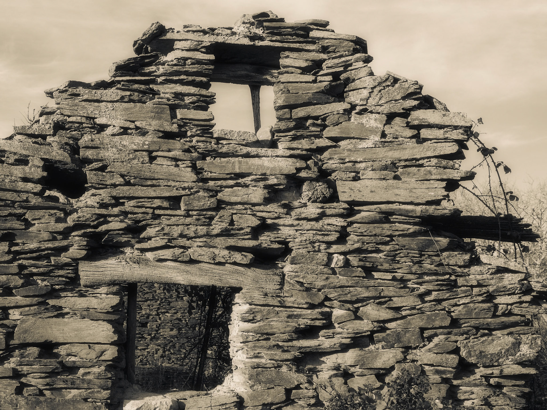 Ruta de la Arquitectura Negra. Majaelrayo