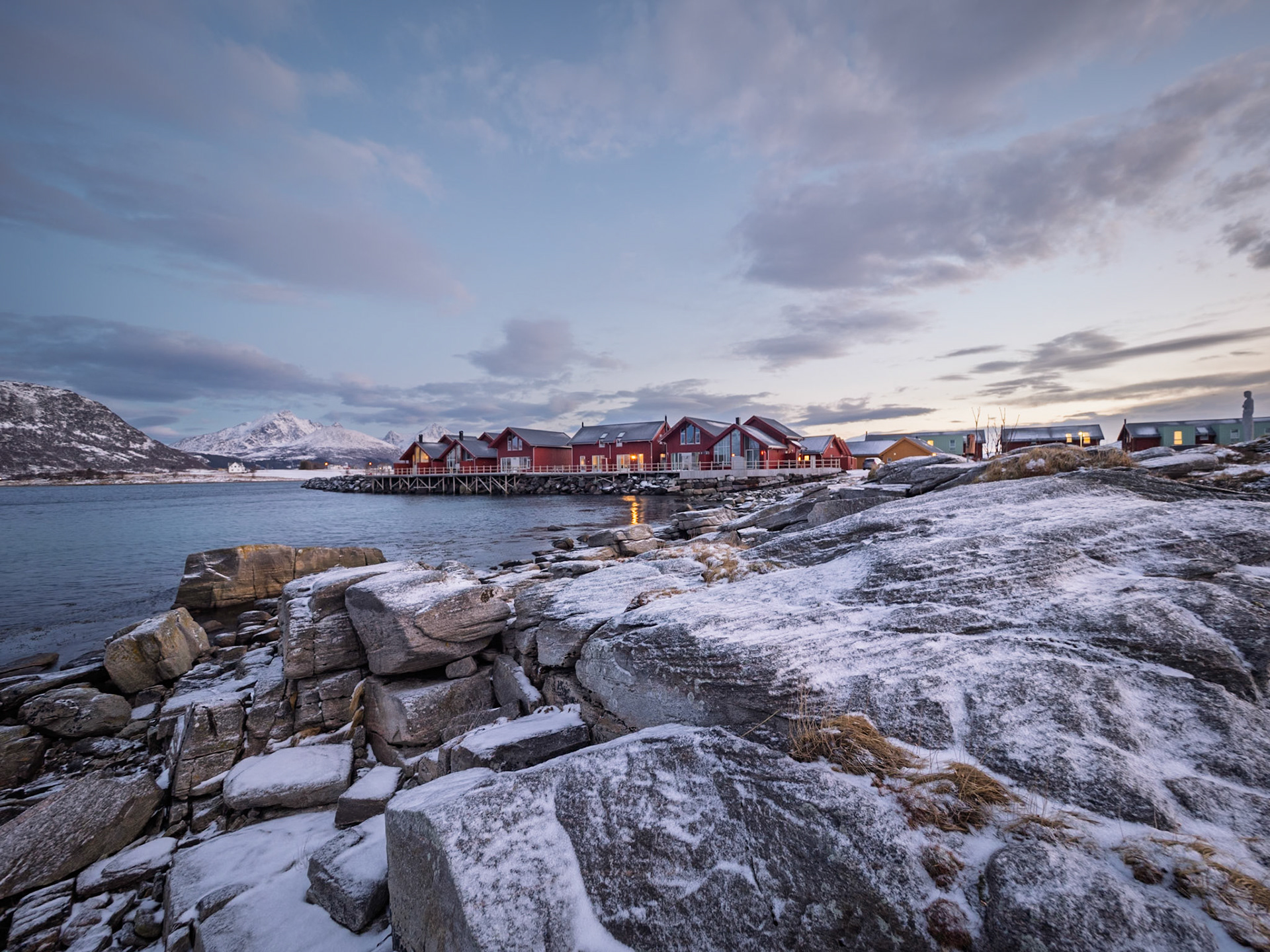 Lilleeidet (Cabañas y lago)