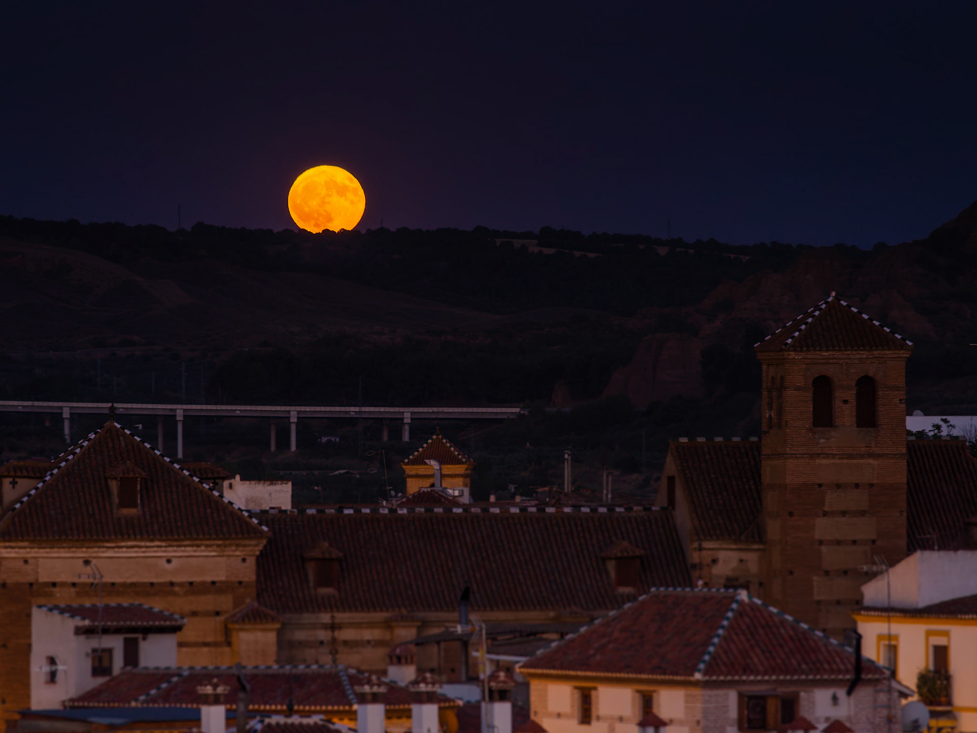 Luna desde el Cerro de la Magdalena. Guadix