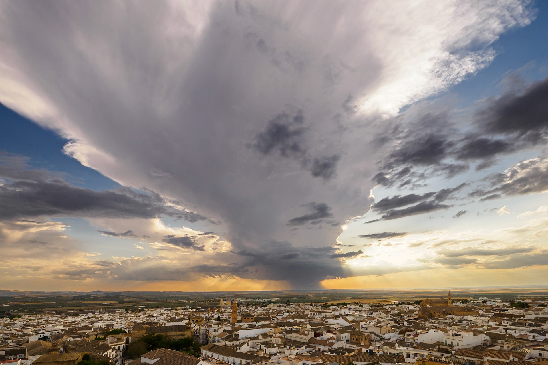 Osuna. Tormenta en la campiña