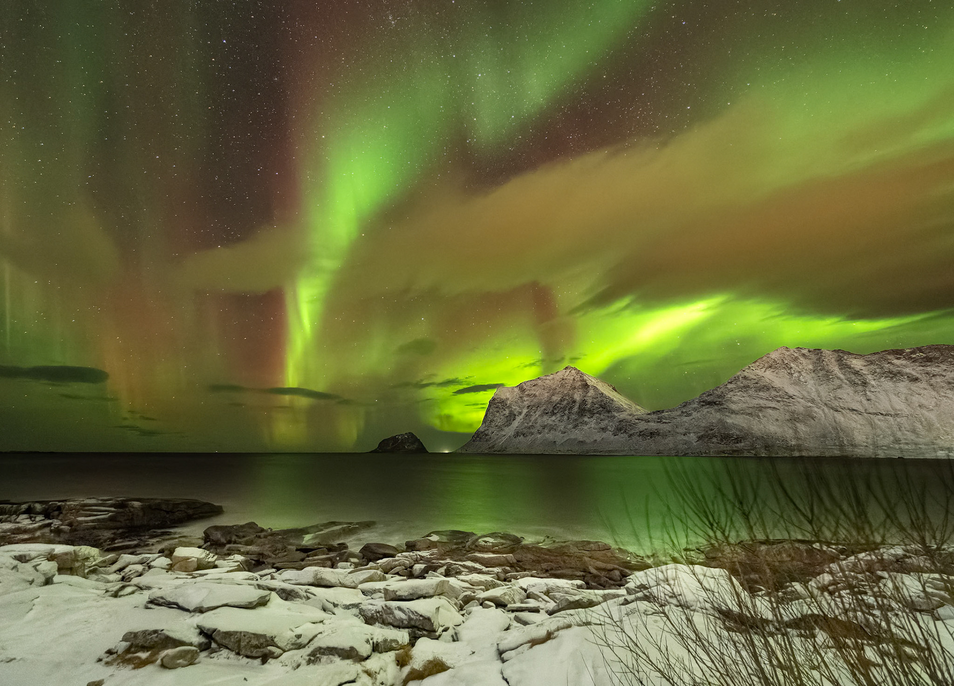 Auroras en la playa de Vik