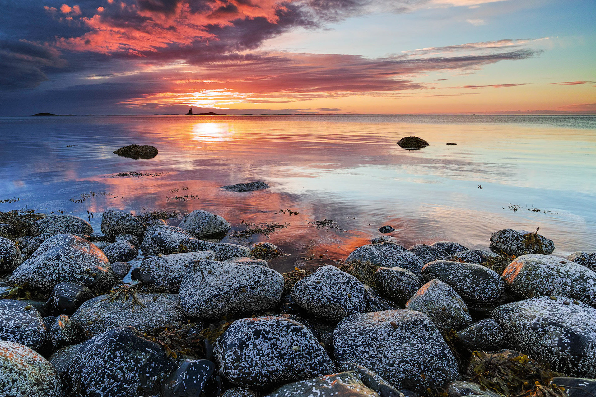 Stille kveld ved Kjeungskjær fyr