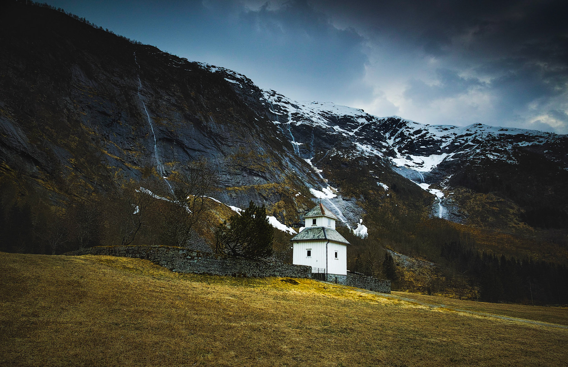 Cemetery in Modalen