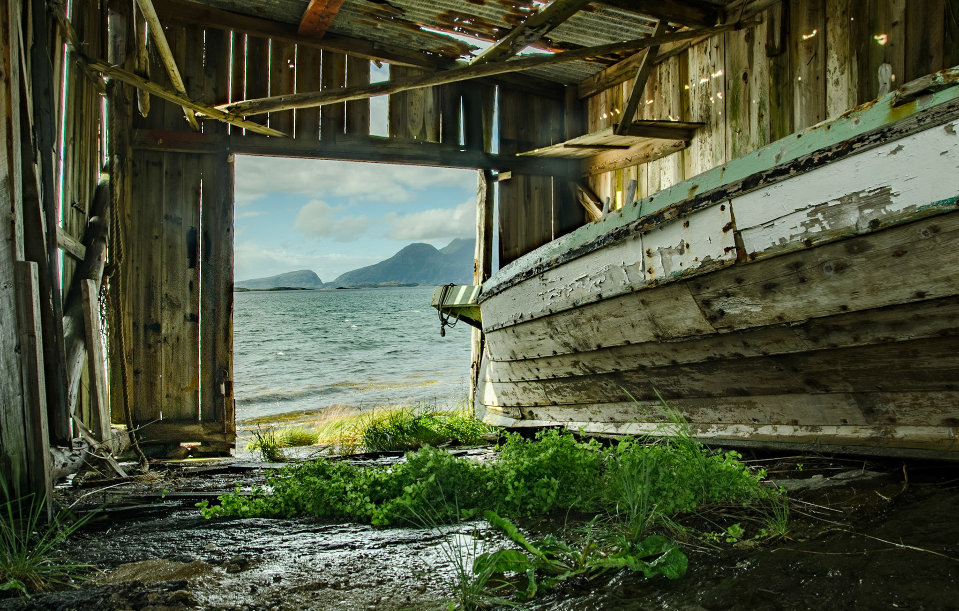 Seen better days - inside the boathouse