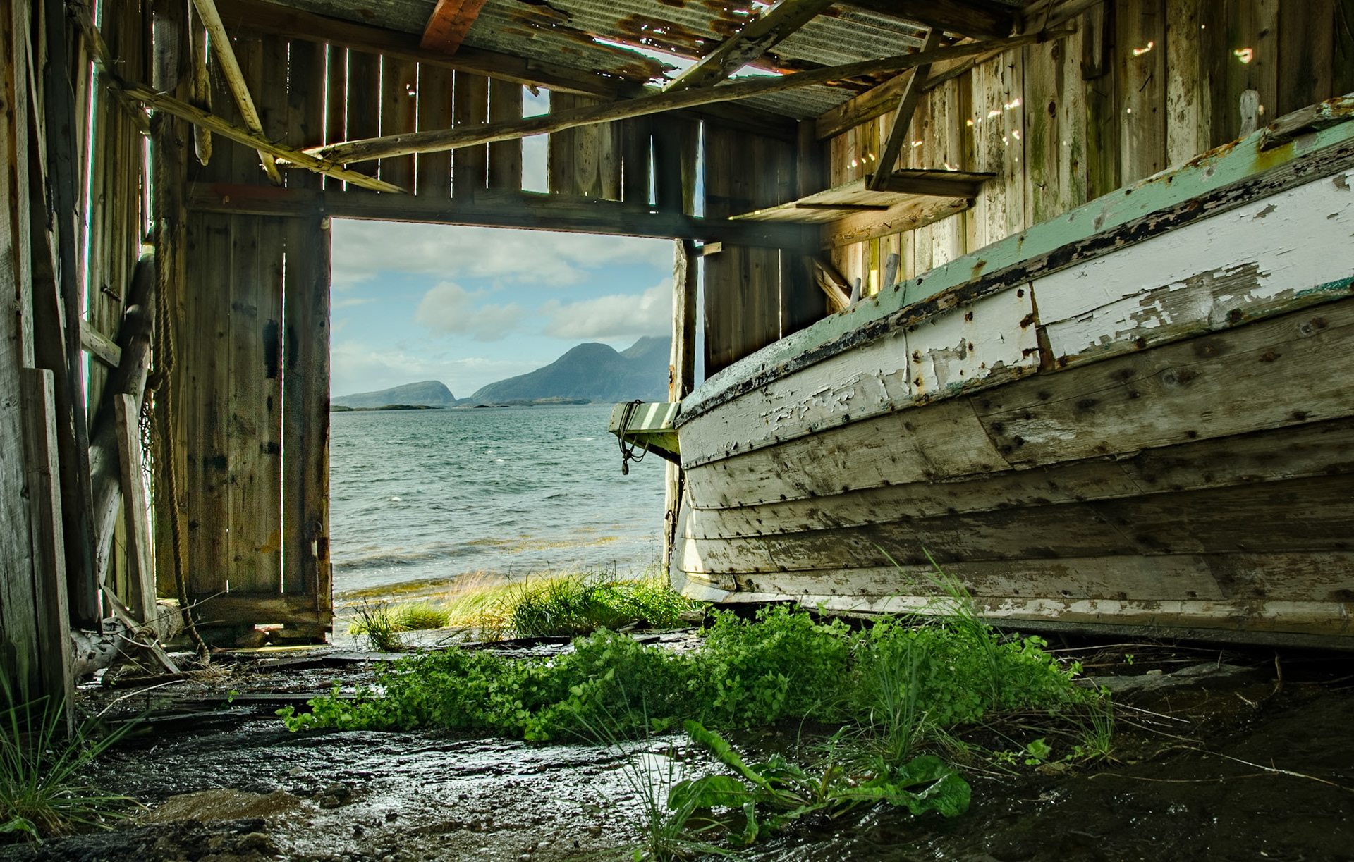 Seen better days - inside the boathouse