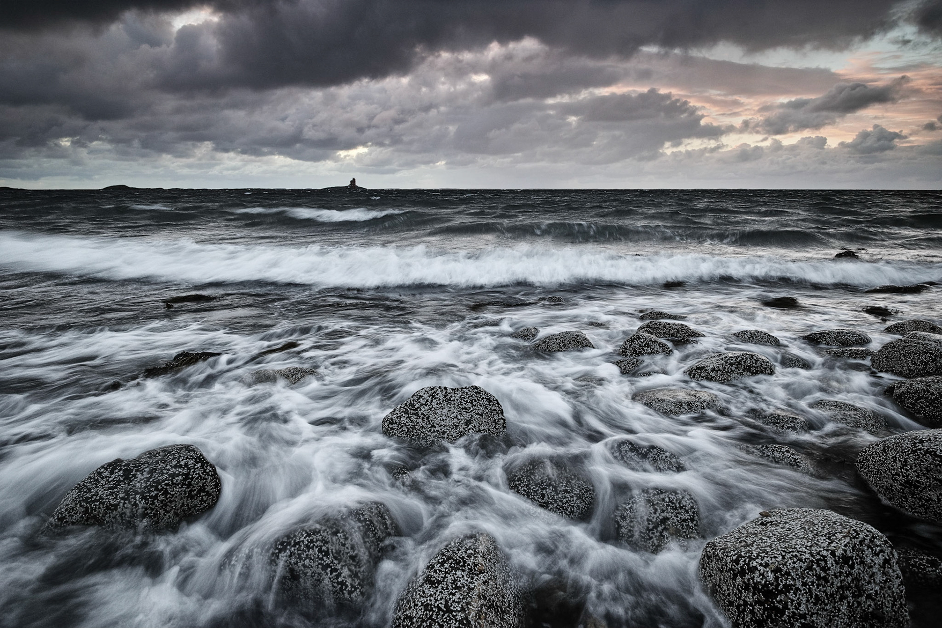 Windy day at Kjeungskjær
