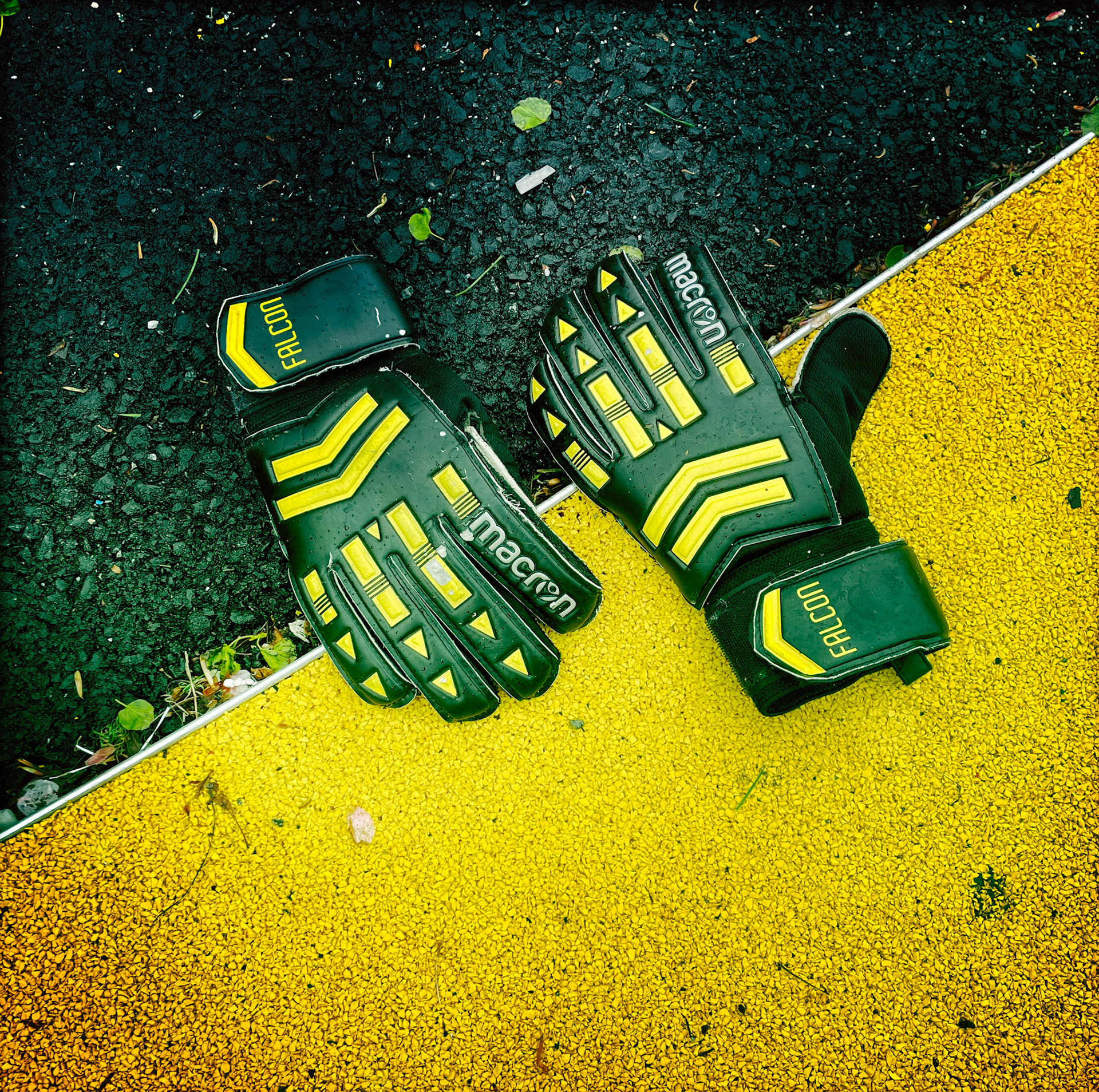 Goalkeeper gloves