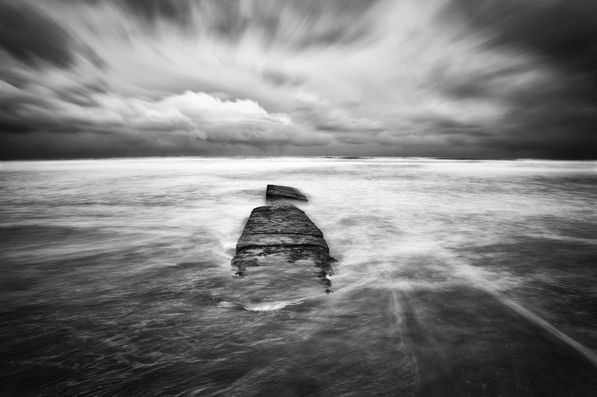 Pier solitude bw