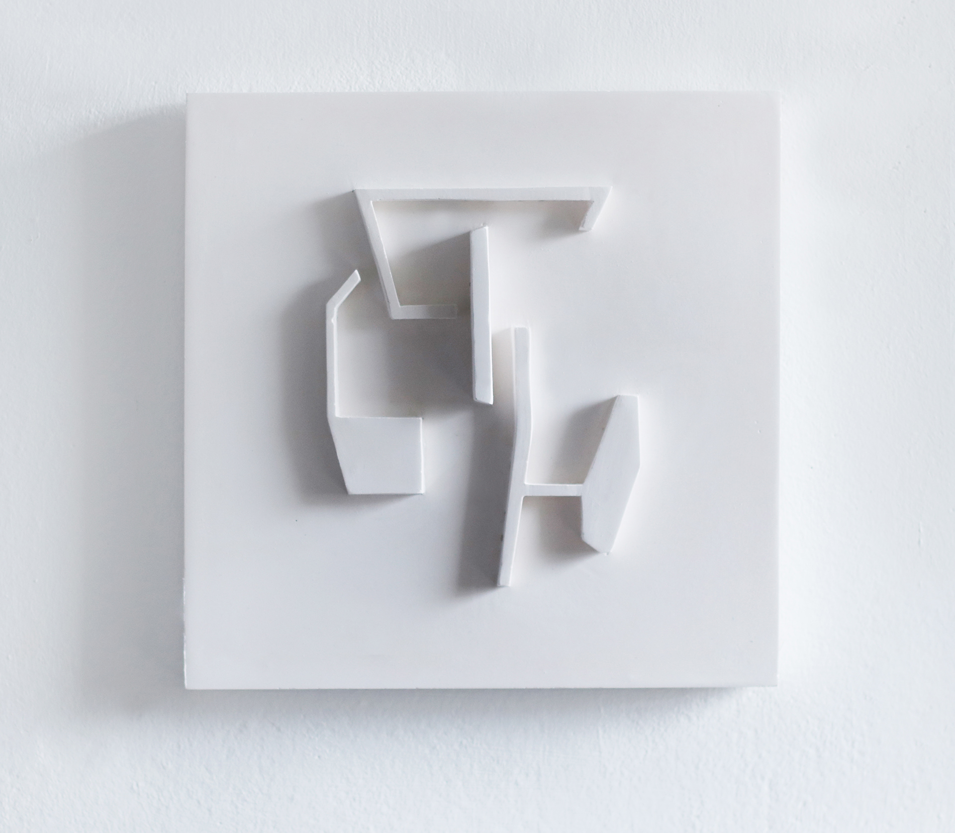 EC16 7DS, plaster, 24 x 24 cm