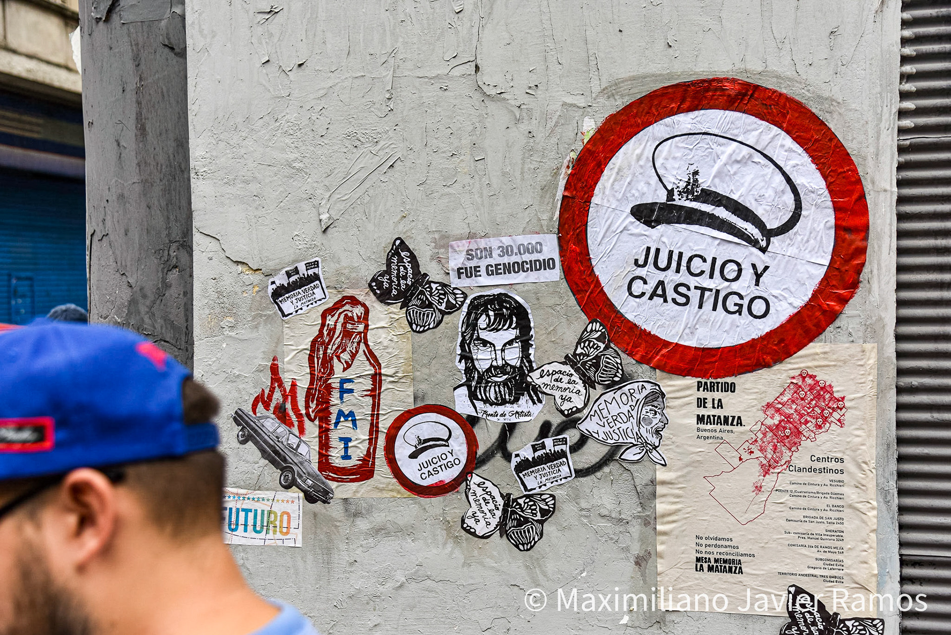 Intervención artísticas con diferentes graffiti y stencil con consignas en relación al Dia de la Memoria, Verdad y Justicia. / Artistic intervention with different graffiti and stencils with slogans in relation to the Day of Memory, Truth and Justice. / El Día Nacional de la Memoria por la Verdad y la Justicia es un día feriado inamovible de Argentina que se conmemora cada 24 de marzo. La fecha remite al golpe de Estado del 24 de marzo de 1976 y busca generar memoria y conciencia colectiva para que los golpes de Estado y las violaciones de derechos humanos no se repitan "nunca más" y sus autores sean enjuiciados y castigados. El Proceso de Reorganización Nacional fue una dictadura cívico-militar que causó que decenas de miles de personas fueran asesinadas, desaparecidas, violadas, torturadas, secuestradas siendo bebés, o debieran nacer en cautiverio, padecer la sustracción de su identidad y sufrir el exilio. Las organizaciones de derechos humanos, los sindicatos, el movimiento estudiantil, los movimientos sociales y muchos partidos políticos hacen referencia a los 30 000 desaparecidos,1 que fueron víctimas de la última dictadura y cuya presencia en la sociedad actual se invoca en cada conmemoración al grito “30.000 detenidos-desaparecidos ¡Presentes! ¡Ahora y siempre!” / The National Day of Memory for Truth and Justice is an immovable holiday in Argentina that is commemorated every March 24. The date refers to the coup d'état of March 24, 1976 and seeks to generate memory and collective awareness so that coups d'état and human rights violations are not repeated "never again" and their perpetrators are prosecuted and punished. The National Reorganization Process was a civil-military dictatorship that caused tens of thousands of people to be killed, disappeared, raped, tortured, kidnapped as babies, or had to be born in captivity, suffer theft of their identity and suffer exile. Human rights organizations, trade unions, the student movement, social movements and many political parties refer to the 30,000 disappeared,1 who were victims of the last dictatorship and whose presence in today's society is invoked in every shouted commemoration “30,000 detained-disappeared Present! Now and always!"