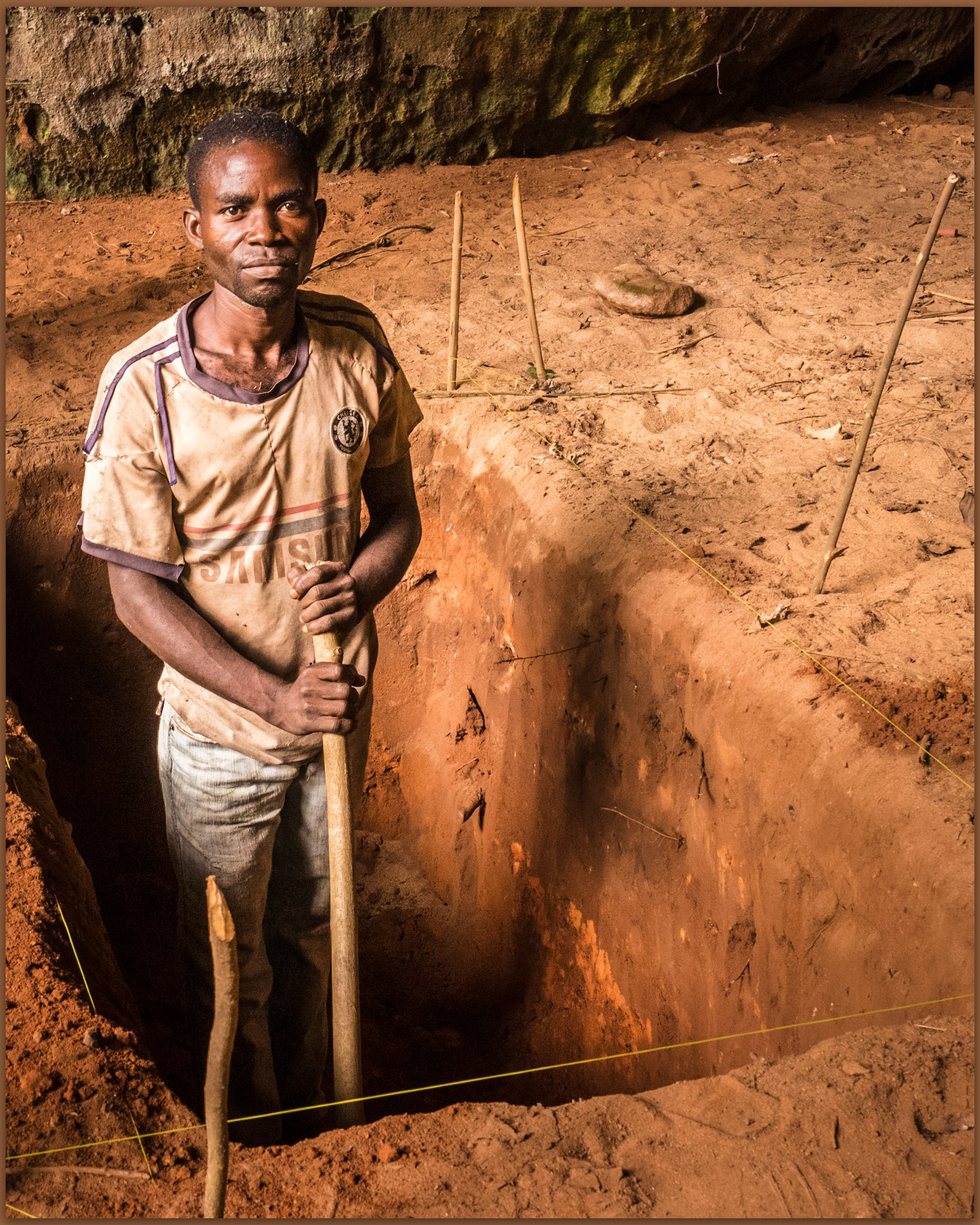 Local hands learn quickly, the archaeological testing of WOW Shelter, Carnow Region, Central African Republic