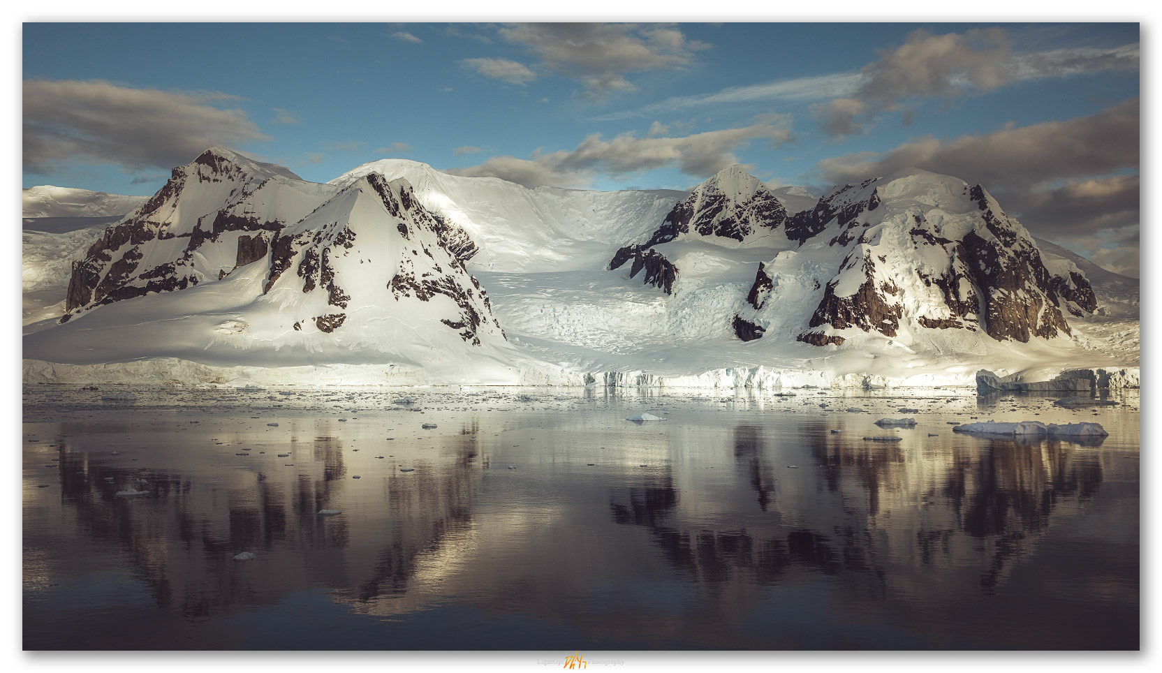 Mirrored heights. Evening comes to Antartic Peninsula