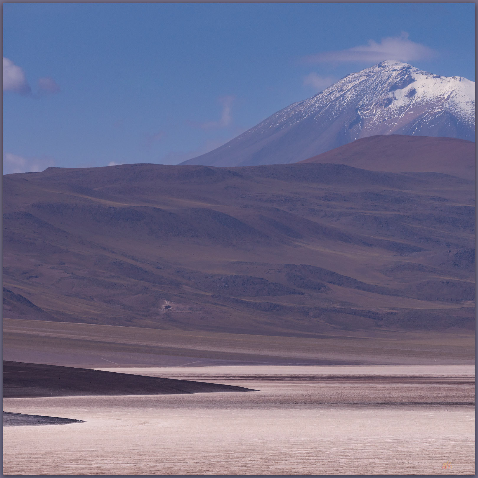Sin agua. The playa of the Salar de Agua Caliantes, Cerro Aracar rises in background, Atacama Desert, Chile