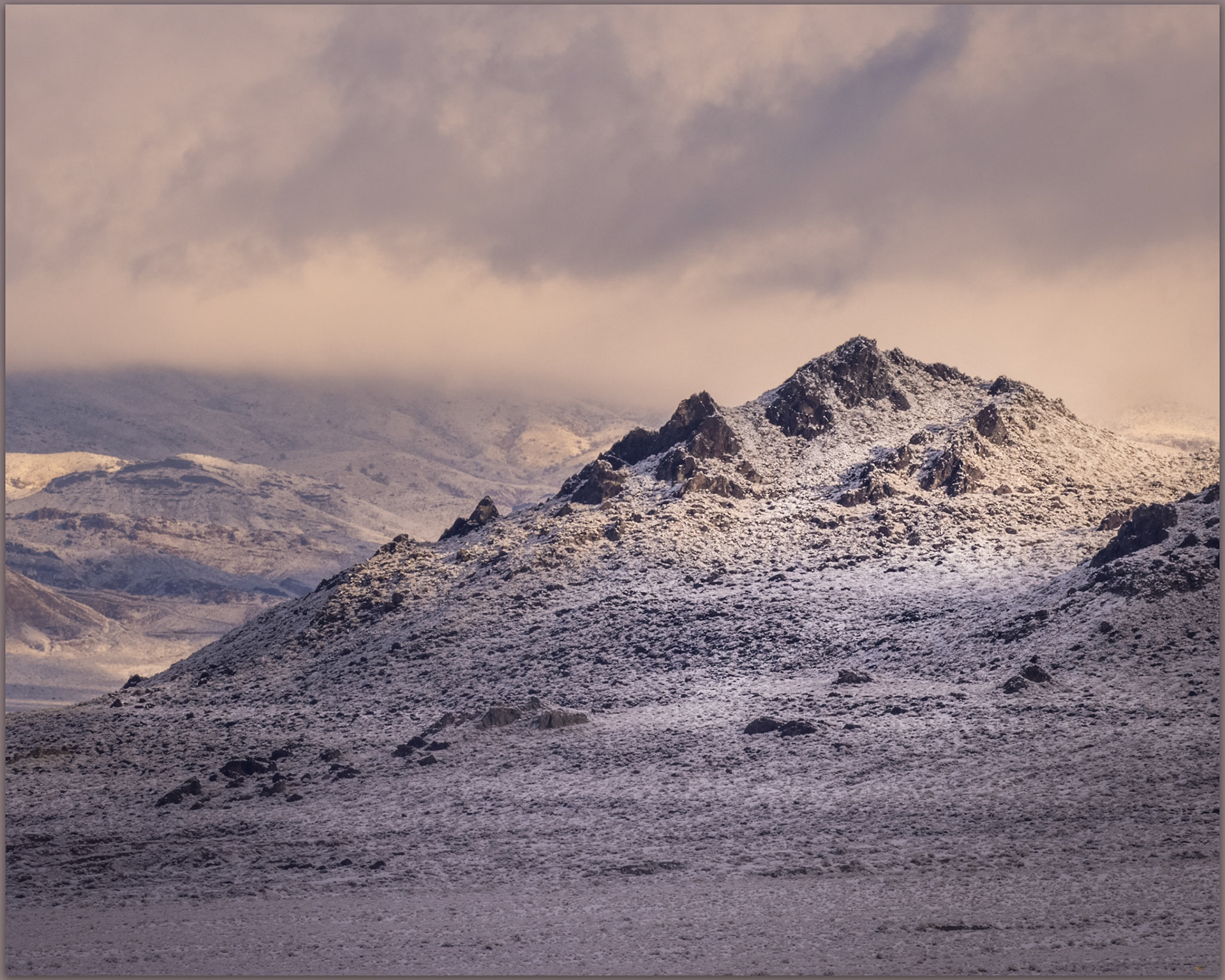 Strandline snow. Snow on the pluvial shorelines of Lake Lahontan, Carson Sink, Great Basin Desert, NV, USA