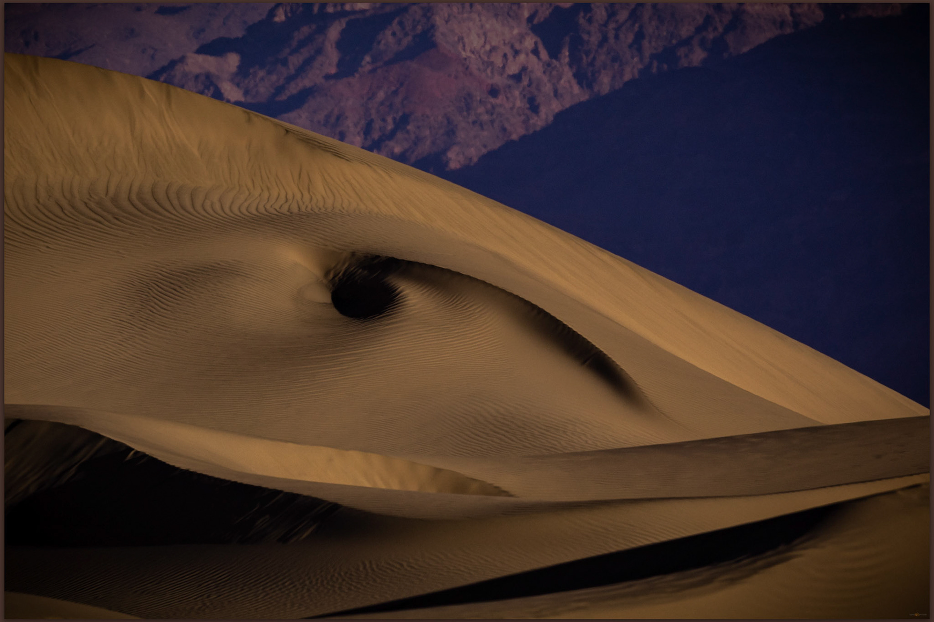 The watching. Mesquite Dunes, Death Valley National Park, CA, USA