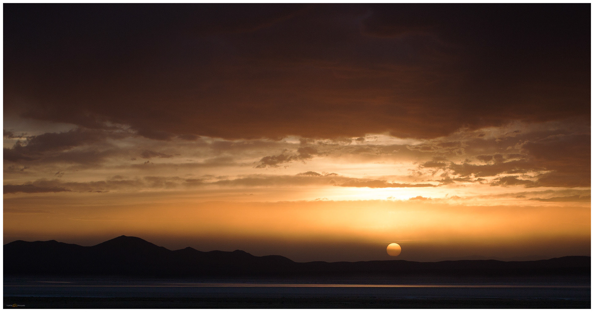 Playa fade. One of my favorite images. It is easy to have patience sitting on the tailgate at camp, Grass Valley, Great Basin Desert, NV, USA