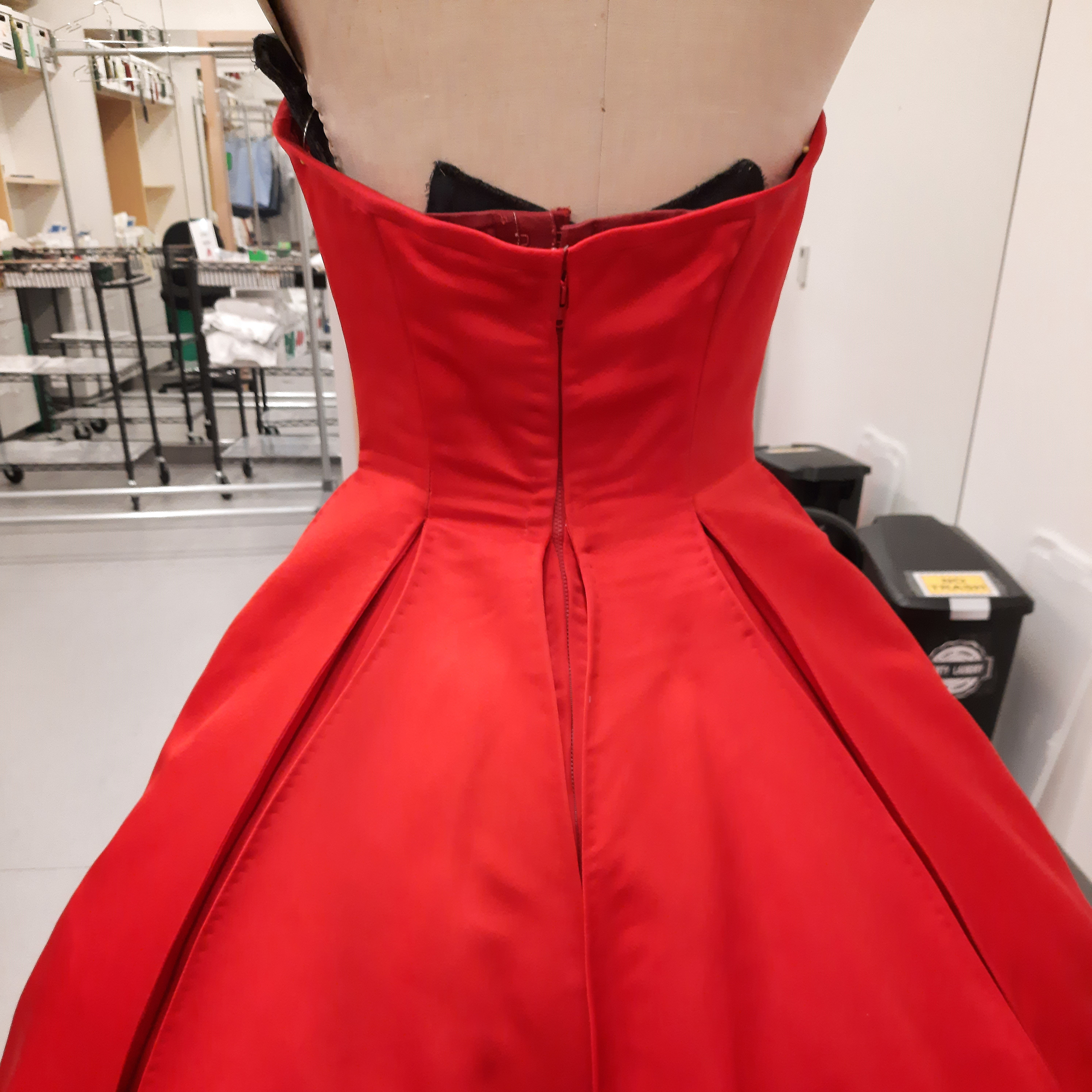 Center back pick stitched zipper, pick stitched pleats