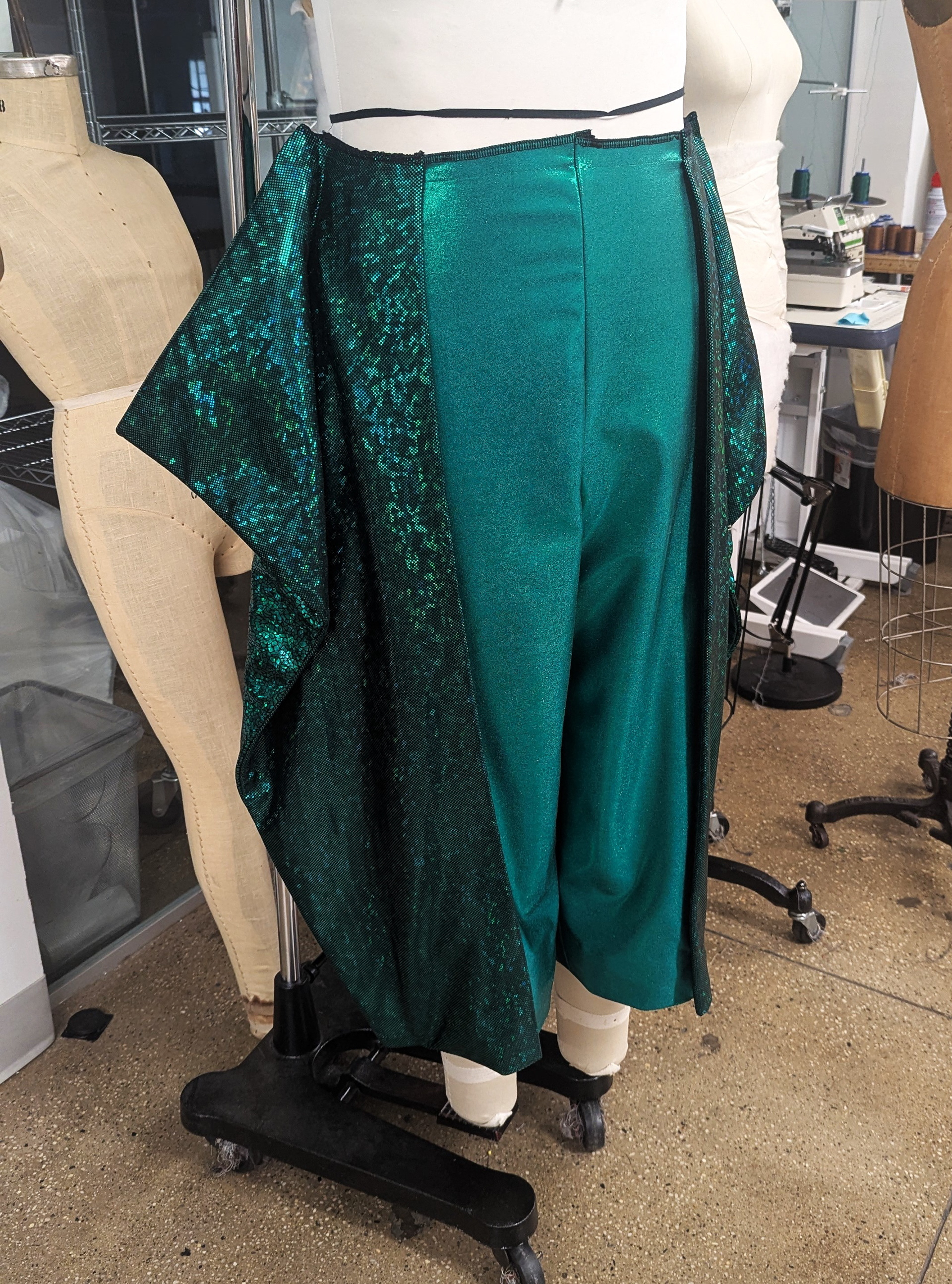 "The Wiz" Tour - cutting, stitching and fabric modification