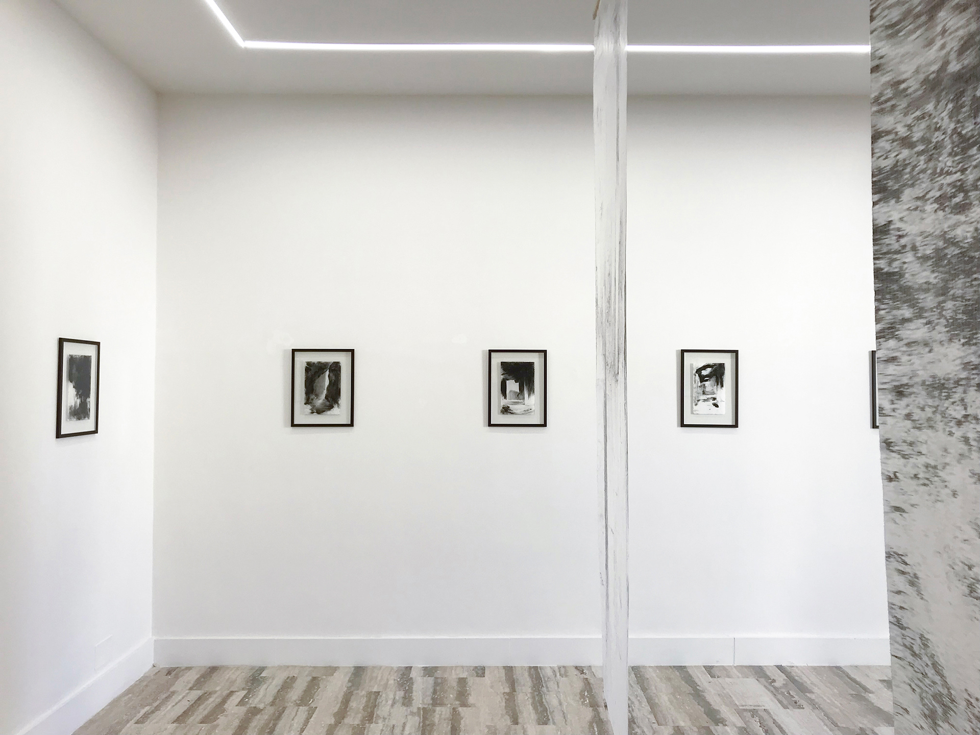 Spazio Inangolo Penne. Work on paper. Contemporary drawing. Abstract drawing on paper. Abstract painting landscape. Installation art. Anzhelika Lebedeva artist. Анжелика лебедева современная художница. Oil pastels drawing on rice Japanese paper. Disegno pastelli a olio su carta di riso. Carta giapponese disegni. Spazio Inangolo. Antonio Zimarino curatore. Mostra personale Anzhelika Lebedeva. Ombre mostra personale