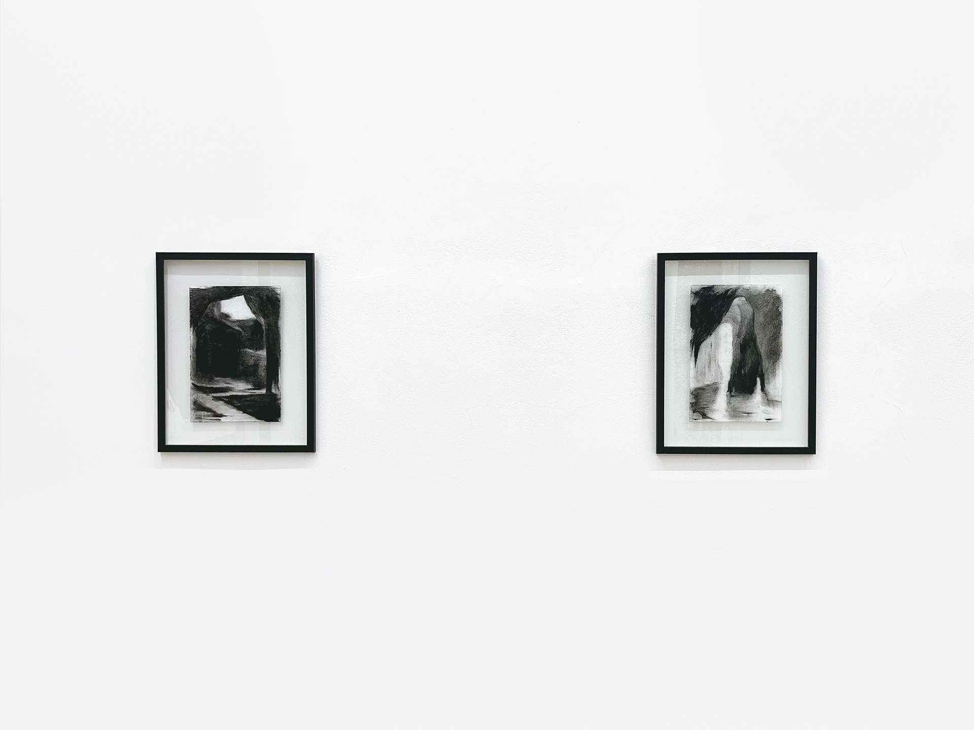 Spazio Inangolo Penne. Work on paper. Contemporary drawing. Abstract drawing on paper. Abstract painting landscape. Installation art. Anzhelika Lebedeva artist. Анжелика лебедева современная художница. Oil pastels drawing on rice Japanese paper. Disegno pastelli a olio su carta di riso. Carta giapponese disegni. Spazio Inangolo. Antonio Zimarino curatore. Mostra personale Anzhelika Lebedeva. Ombre mostra personale