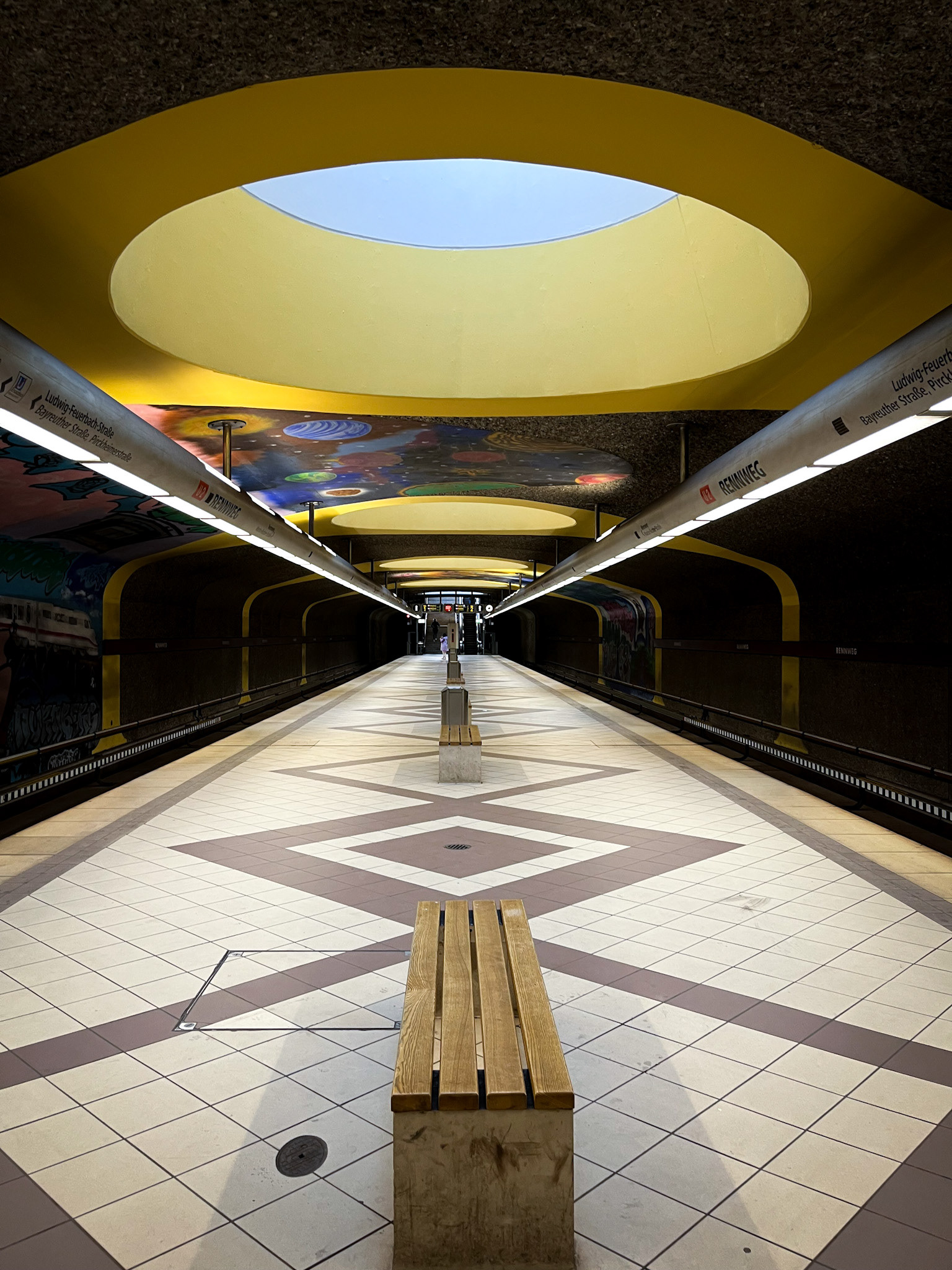 Einsam warten (by Sibylle Paraquin)