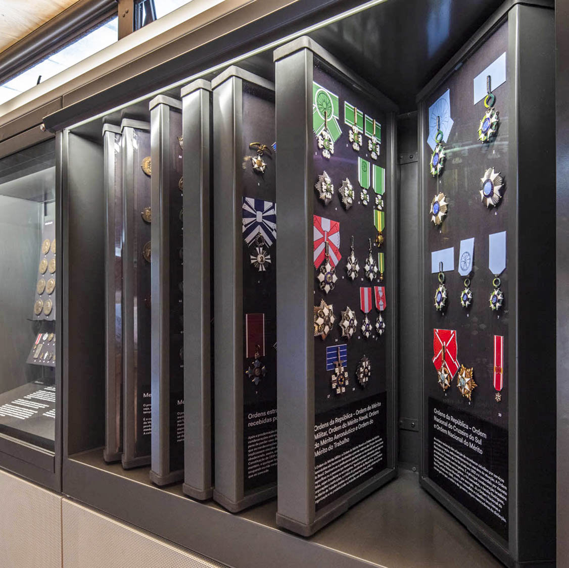 09- Catalogar: Moedas e Medalhas