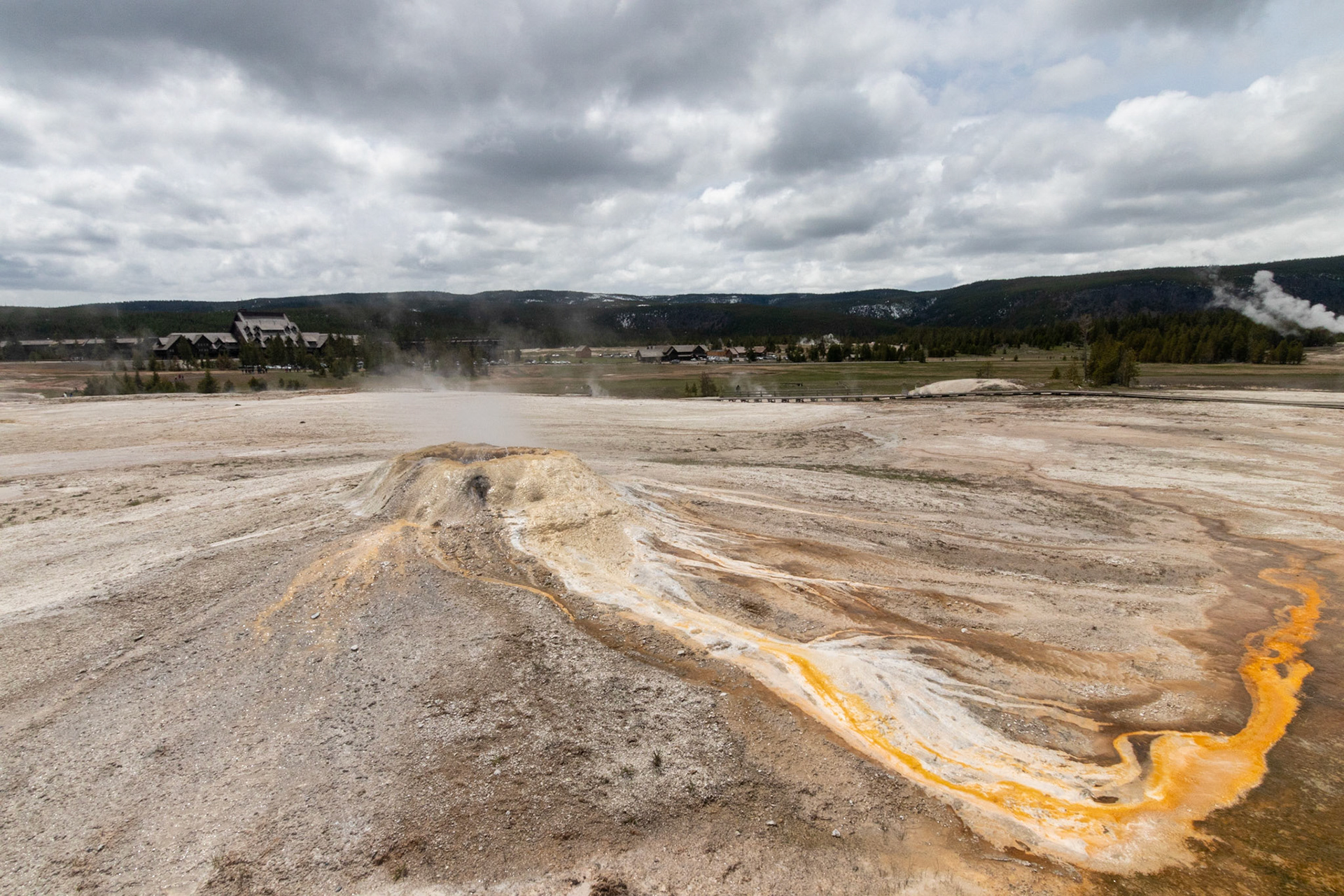 The Sponge Geyser with the Old Faithful Lodge in the background